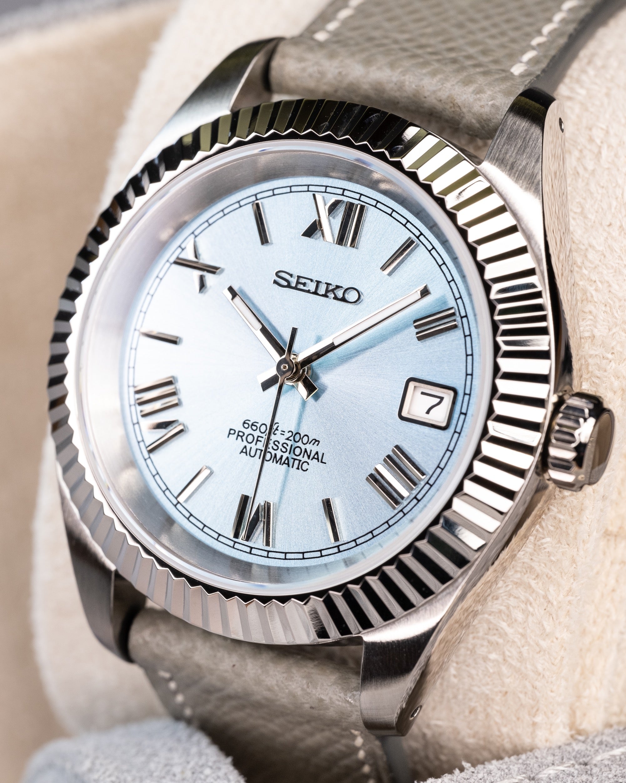 Custom Seiko Datejust – Mod Roman Numerals Fluted Bezel Sky Blue Dial Epsom Grey Leather Strap4
