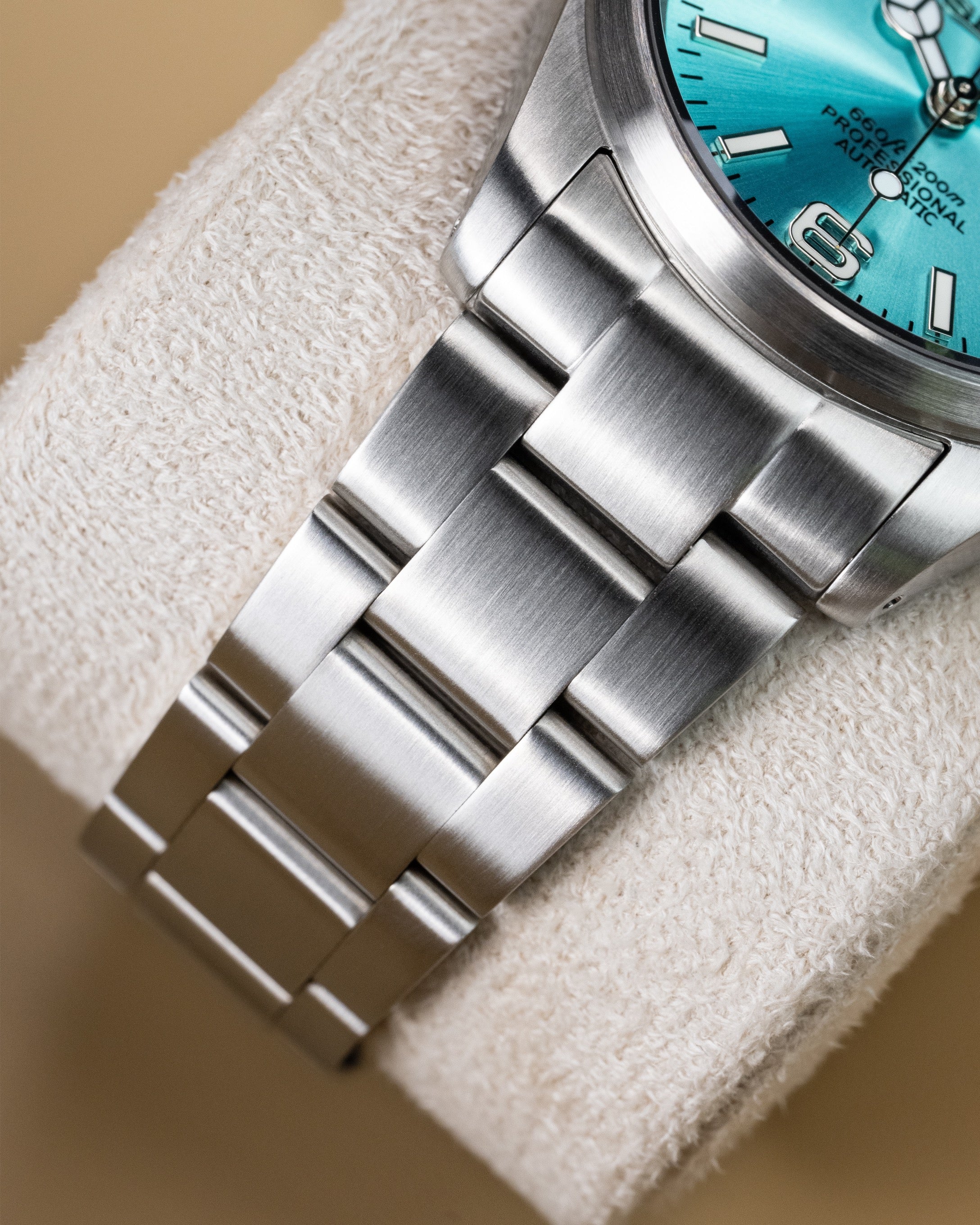 Custom Seiko Explorer-Style – Mod With Tiffany Sunburst Explorer Dial And Brushed Stainless Steel Case And Bracelet11
