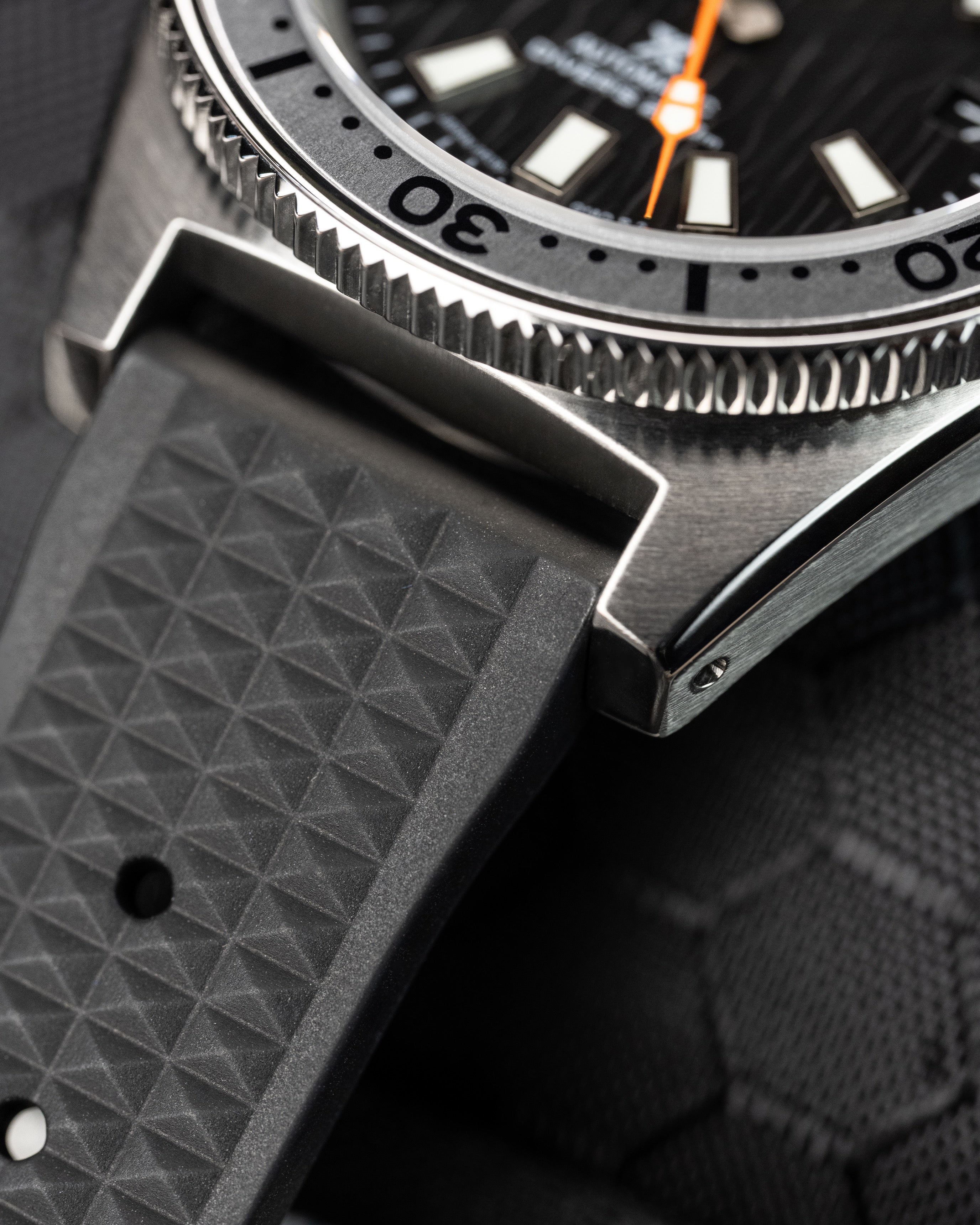 Custom Seiko Mod 62MAS Case – Black Birch Dial Waffle Rubber Strap