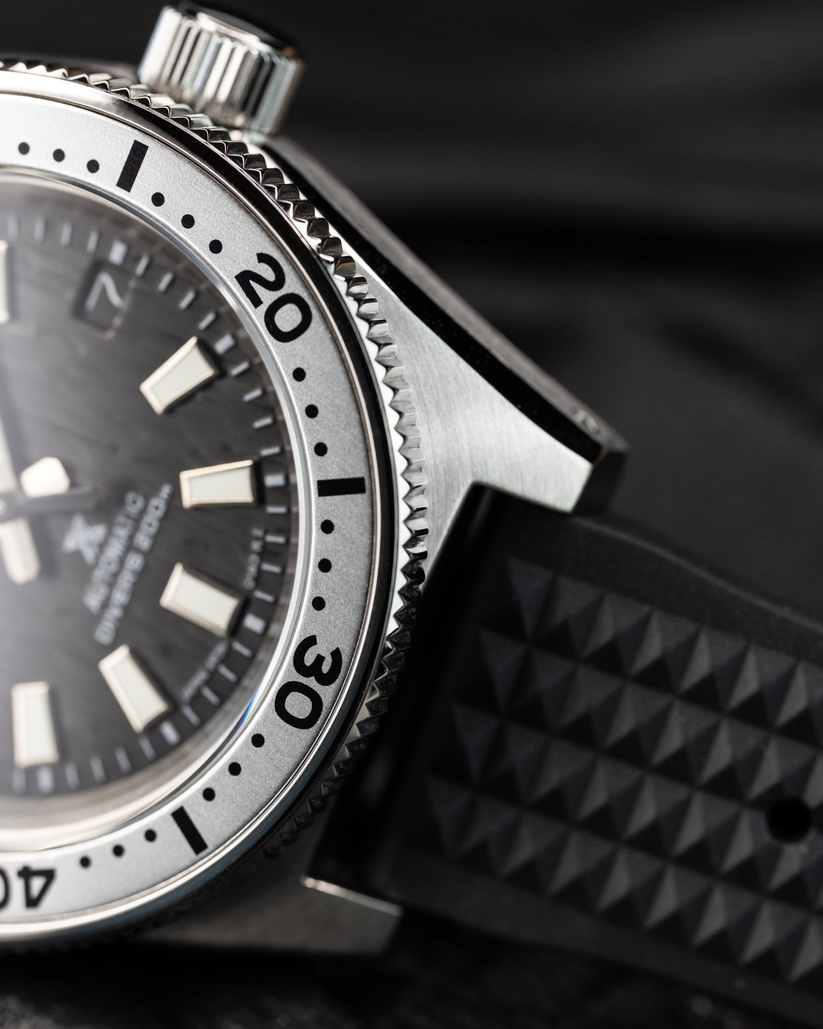 Custom Seiko Mod 62MAS Case – Black Birch Dial Waffle Rubber Strap