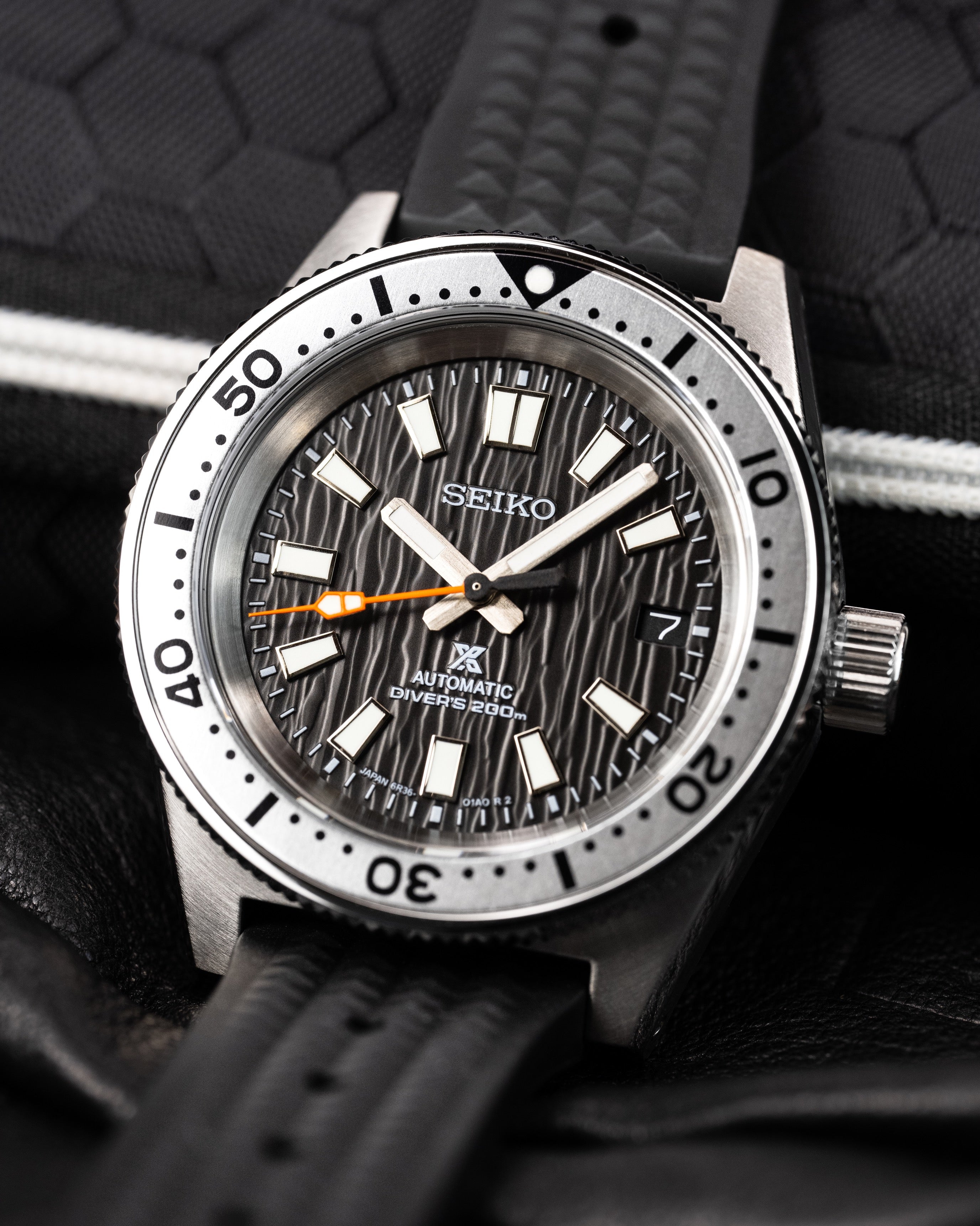 Custom Seiko Mod 62MAS Case – Black Birch Dial Waffle Rubber Strap