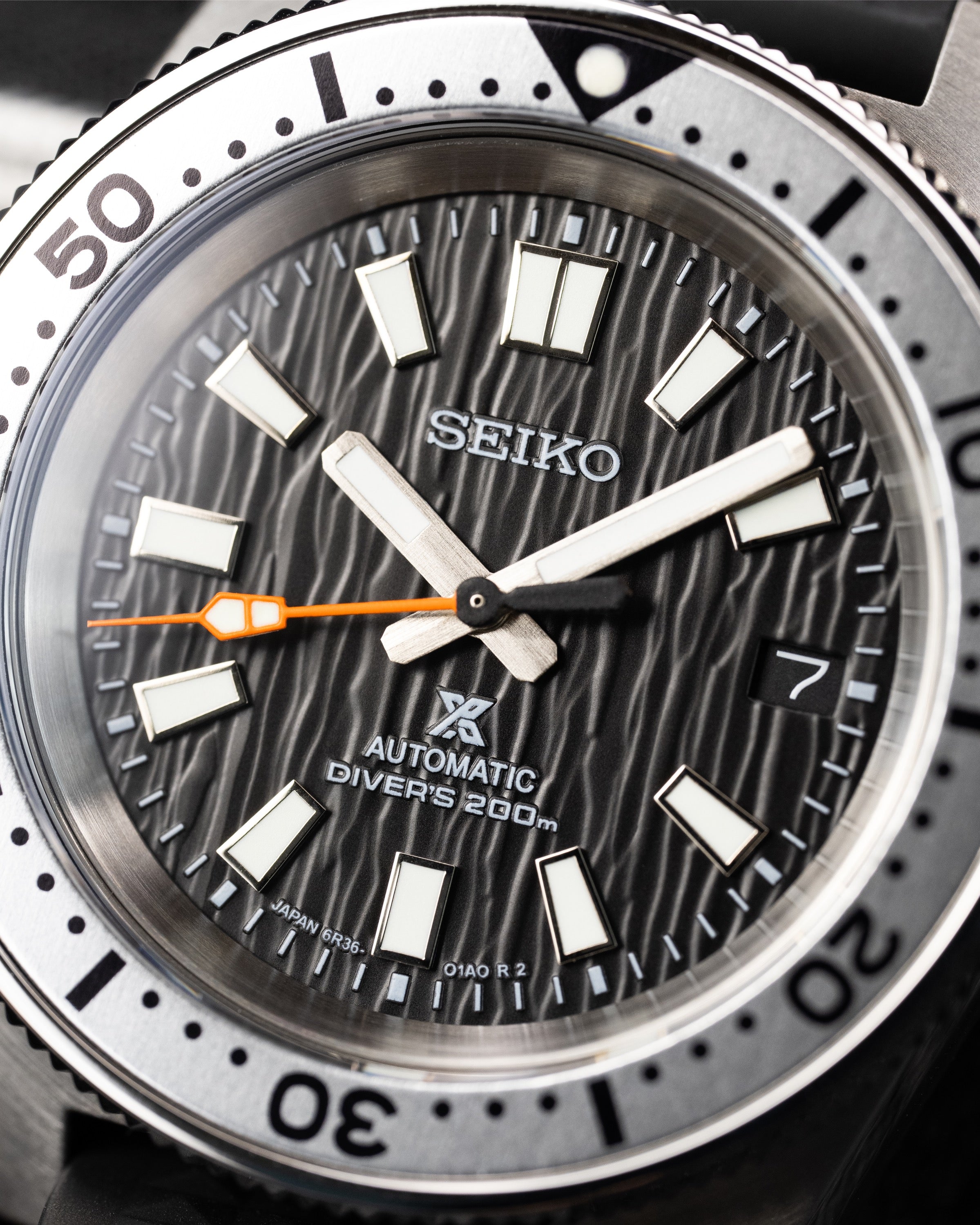 Custom Seiko Mod 62MAS Case – Black Birch Dial Waffle Rubber Strap