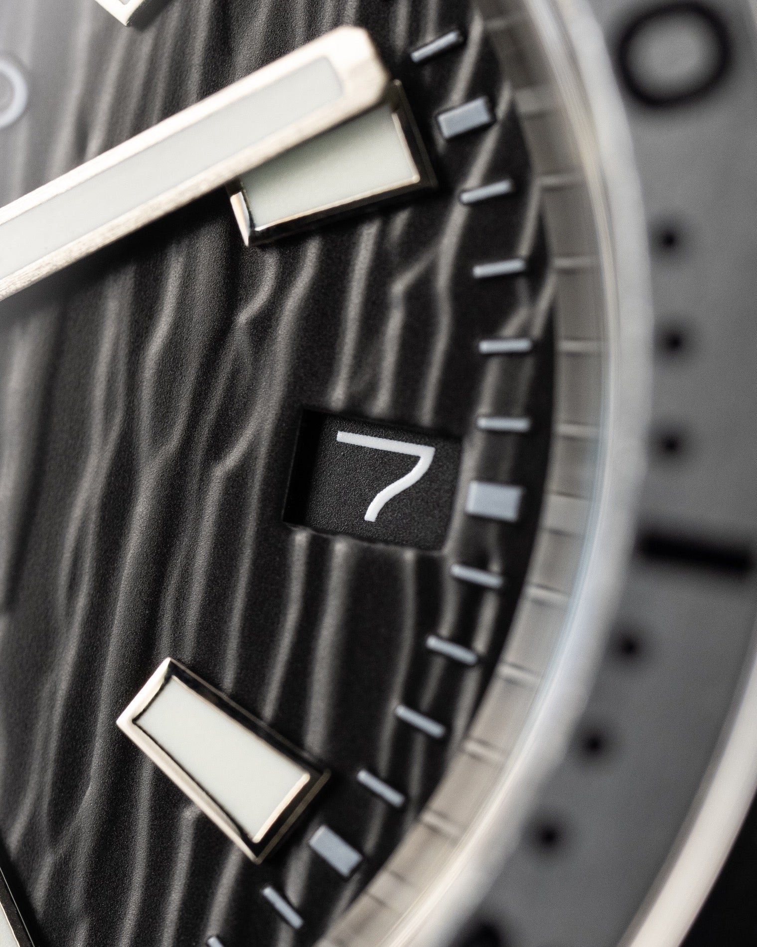 Custom Seiko Mod 62MAS Case – Black Birch Dial Waffle Rubber Strap