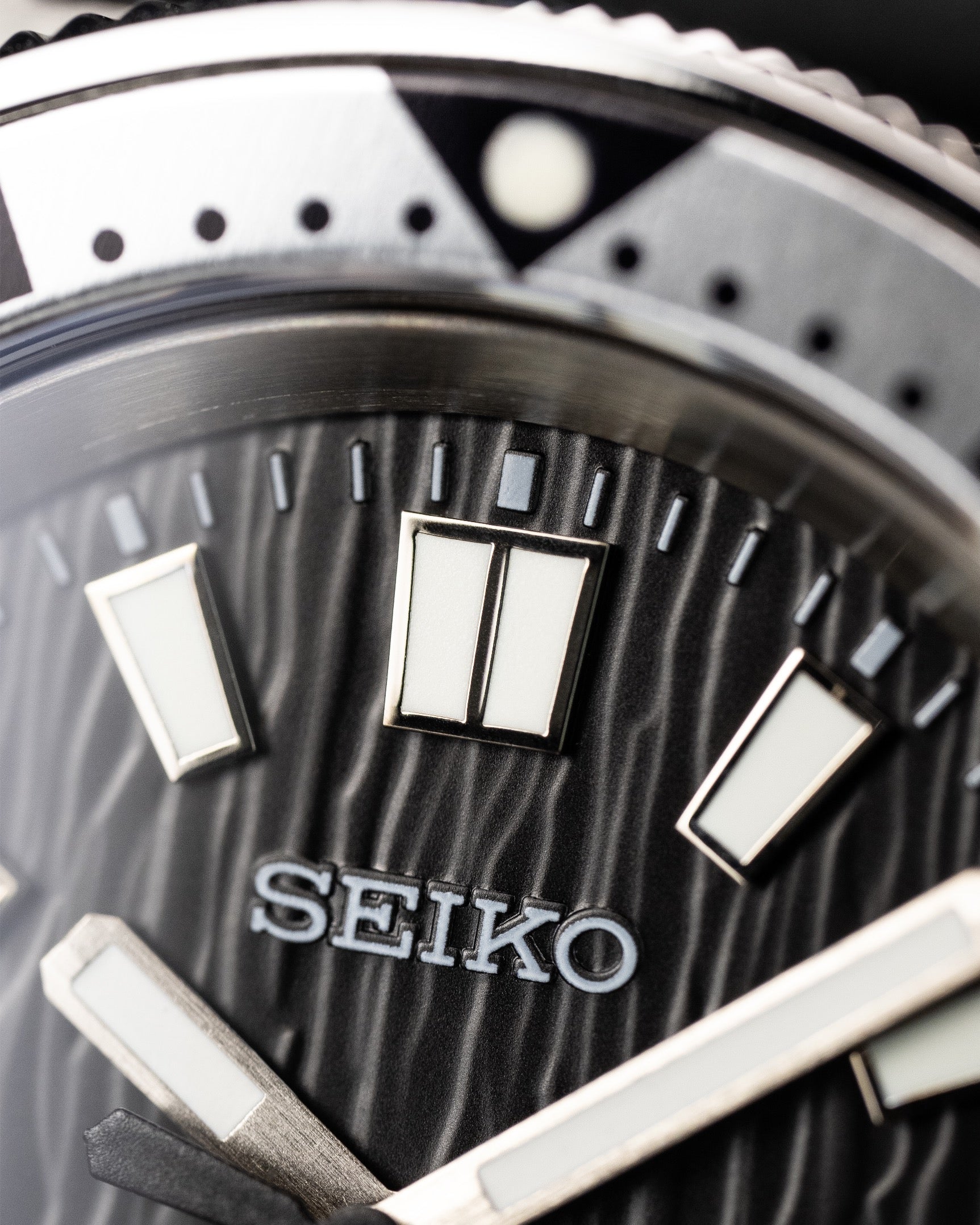 Custom Seiko Mod 62MAS Case – Black Birch Dial Waffle Rubber Strap