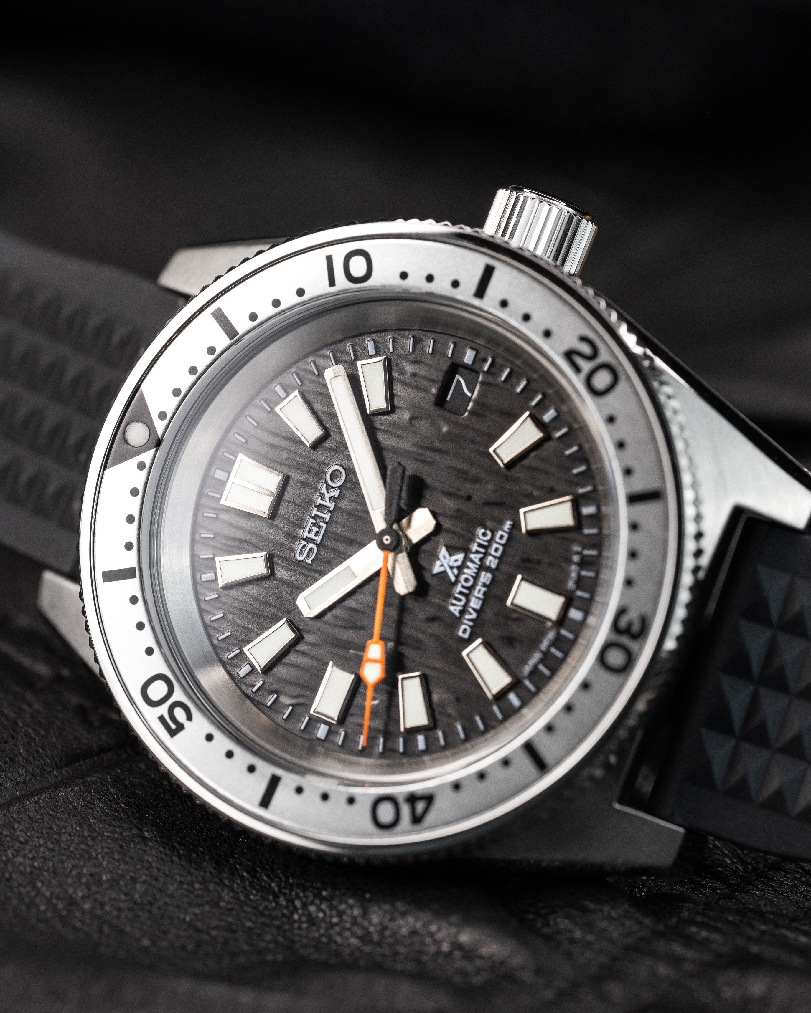 Custom Seiko Mod 62MAS Case – Black Birch Dial Waffle Rubber Strap