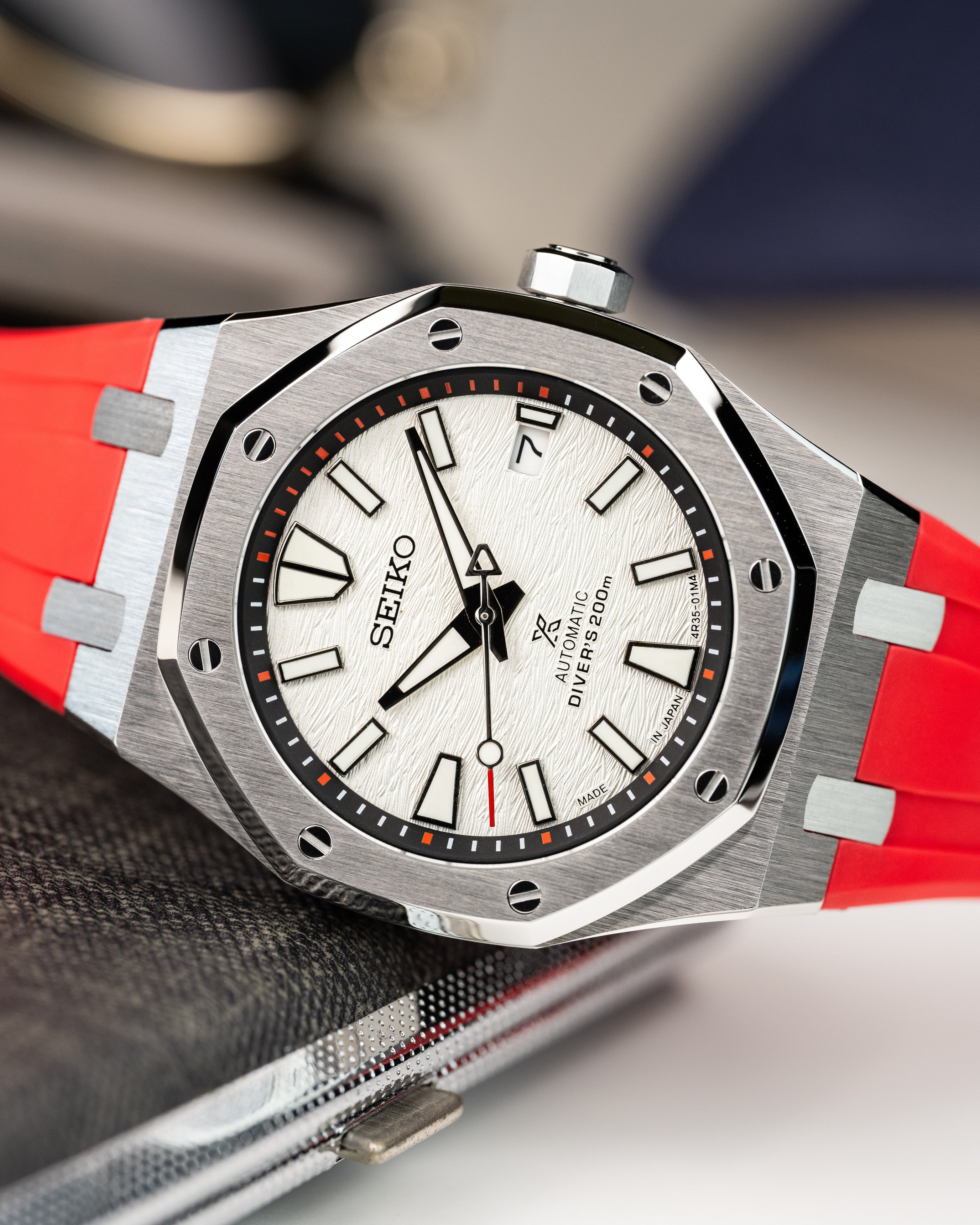 Custom Seiko Mod – AP Royal Oak Wave White Textured Dial Red Rubber Strap Brushed Steel Octagonal Case Red Rubber Strap