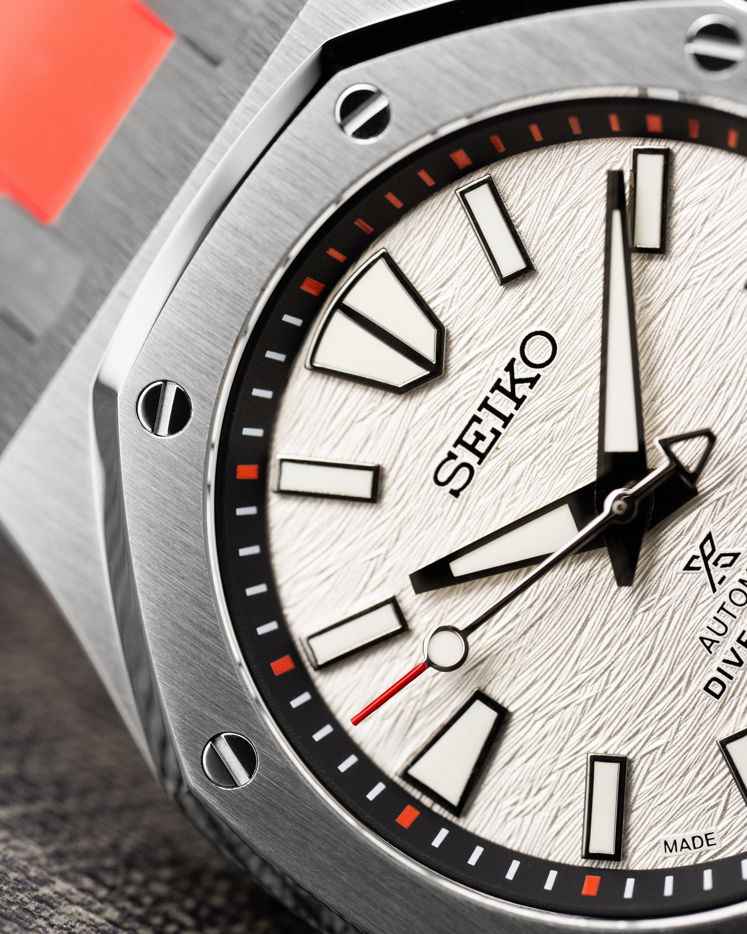 Custom Seiko Mod – AP Royal Oak Wave White Textured Dial Red Rubber Strap Brushed Steel Octagonal Case Red Rubber Strap