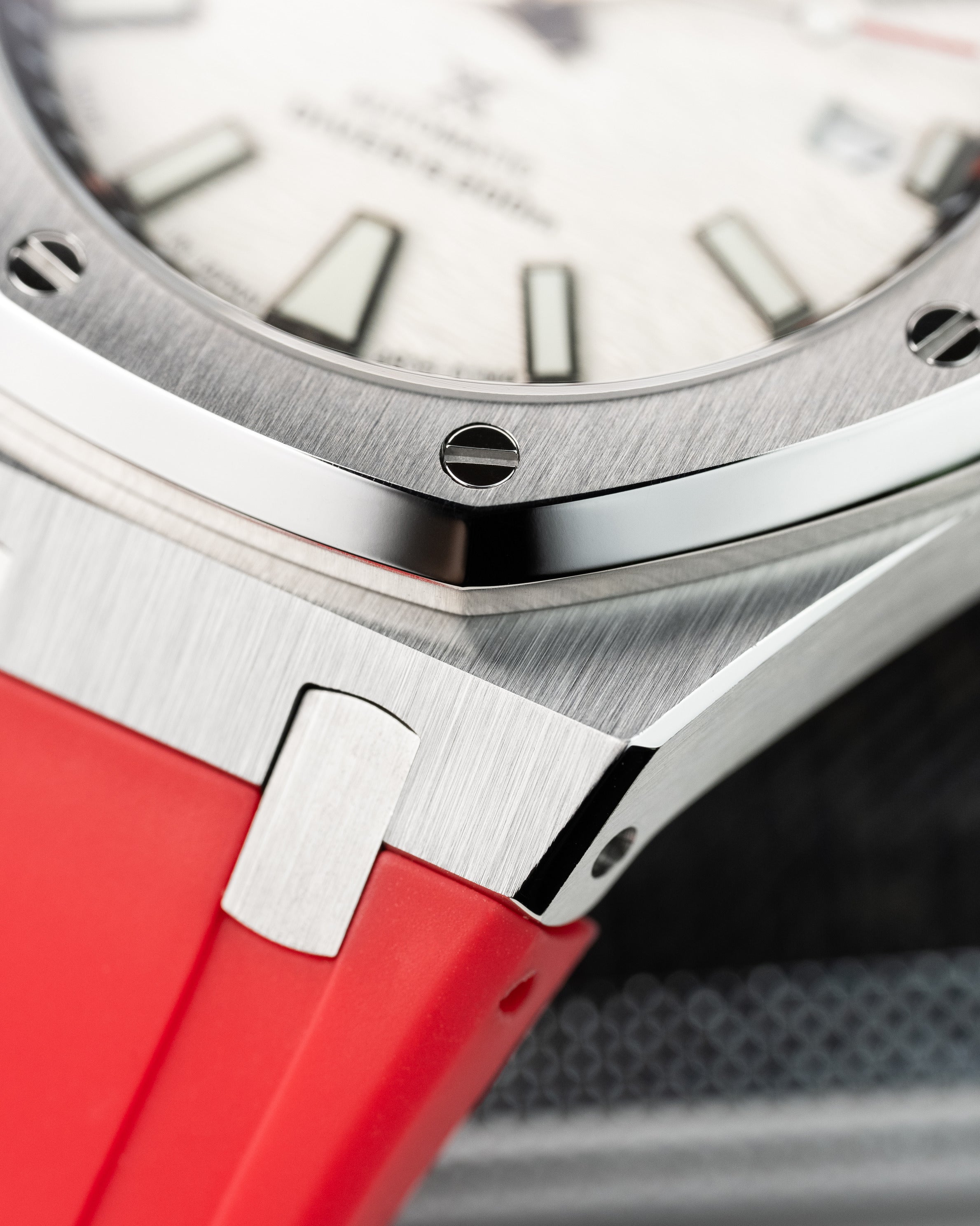 Custom Seiko Mod – AP Royal Oak Wave White Textured Dial Red Rubber Strap Brushed Steel Octagonal Case Red Rubber Strap