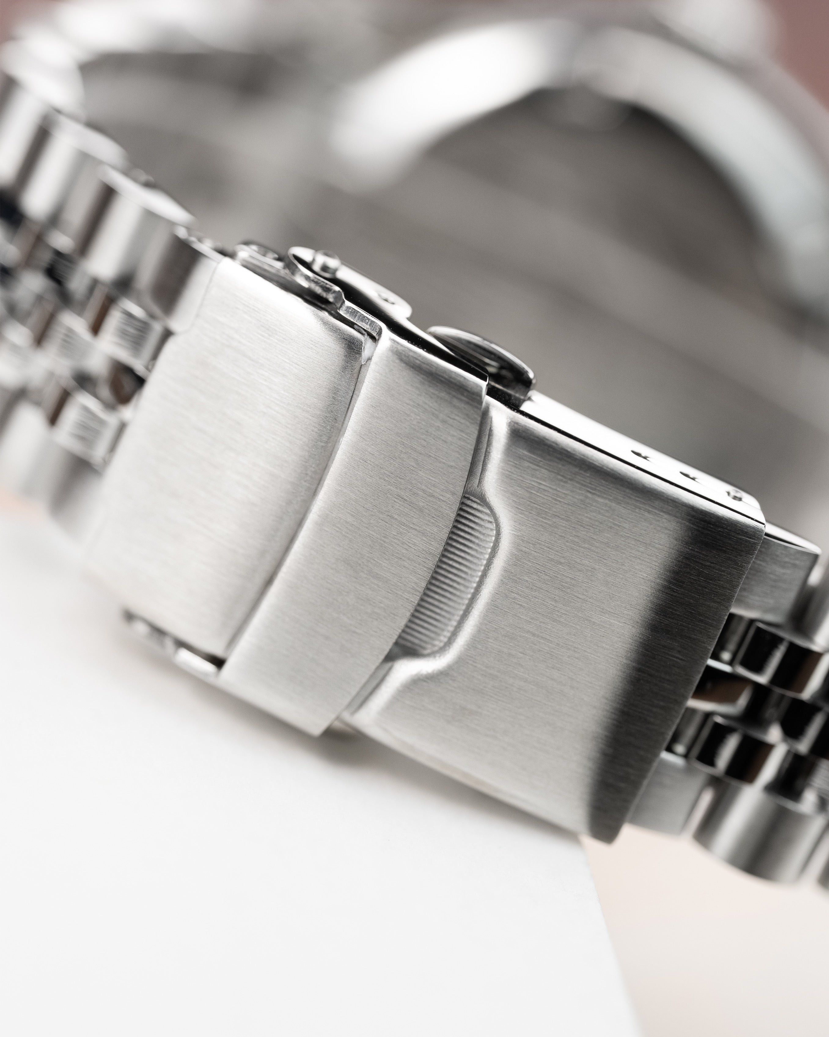 Custom Seiko Mod – Arabic Numeral Dial Watch With Sunburst Pink Dial Fluted Bezel Jubilee Stainless Steel Bracelet11