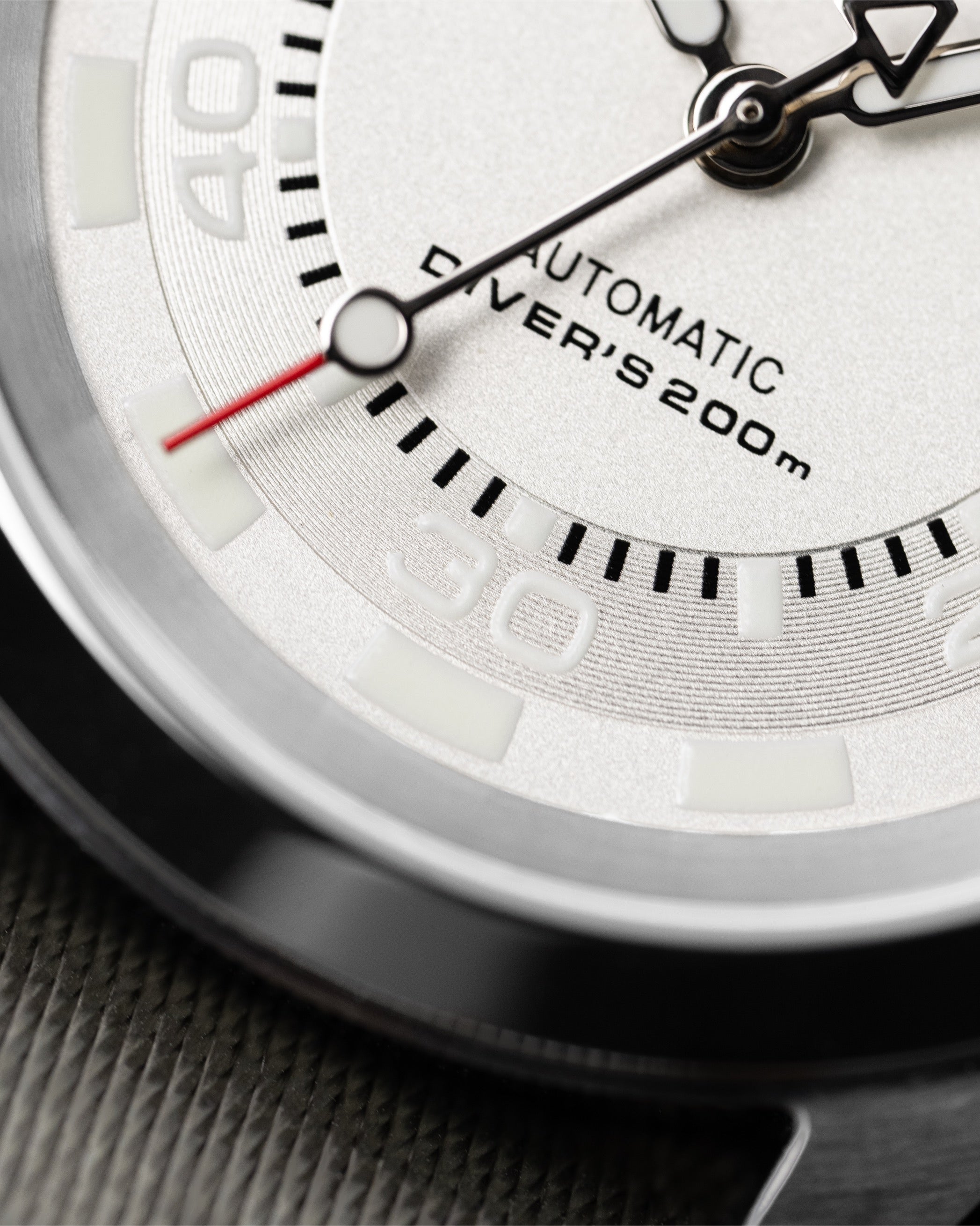 Custom Seiko Mod – Diver Watch With Full Matte Silver Poker Dial Red-Tipped Seconds Hand Grey Nato Strap10