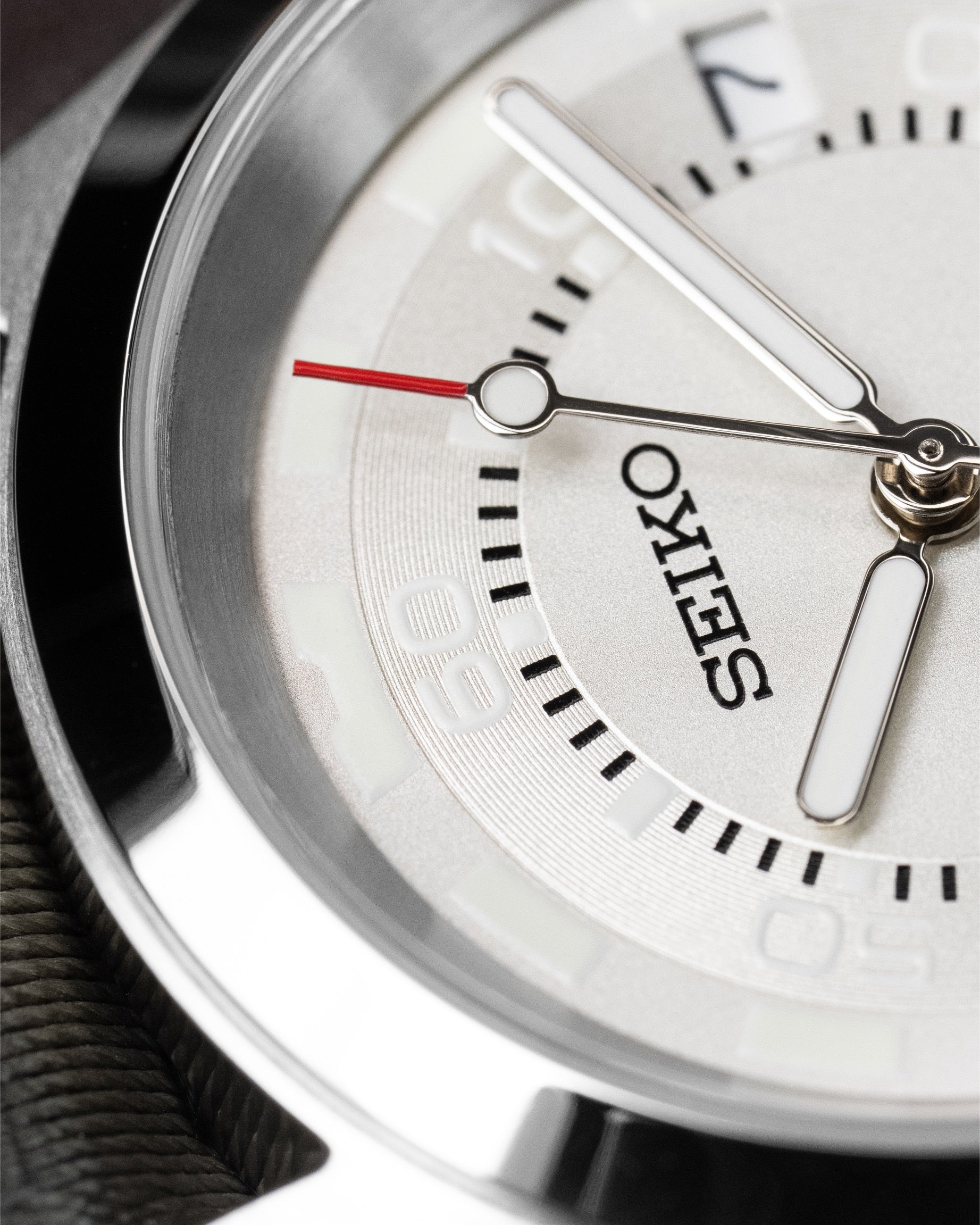 Custom Seiko Mod – Diver Watch With Full Matte Silver Poker Dial Red-Tipped Seconds Hand Grey Nato Strap12