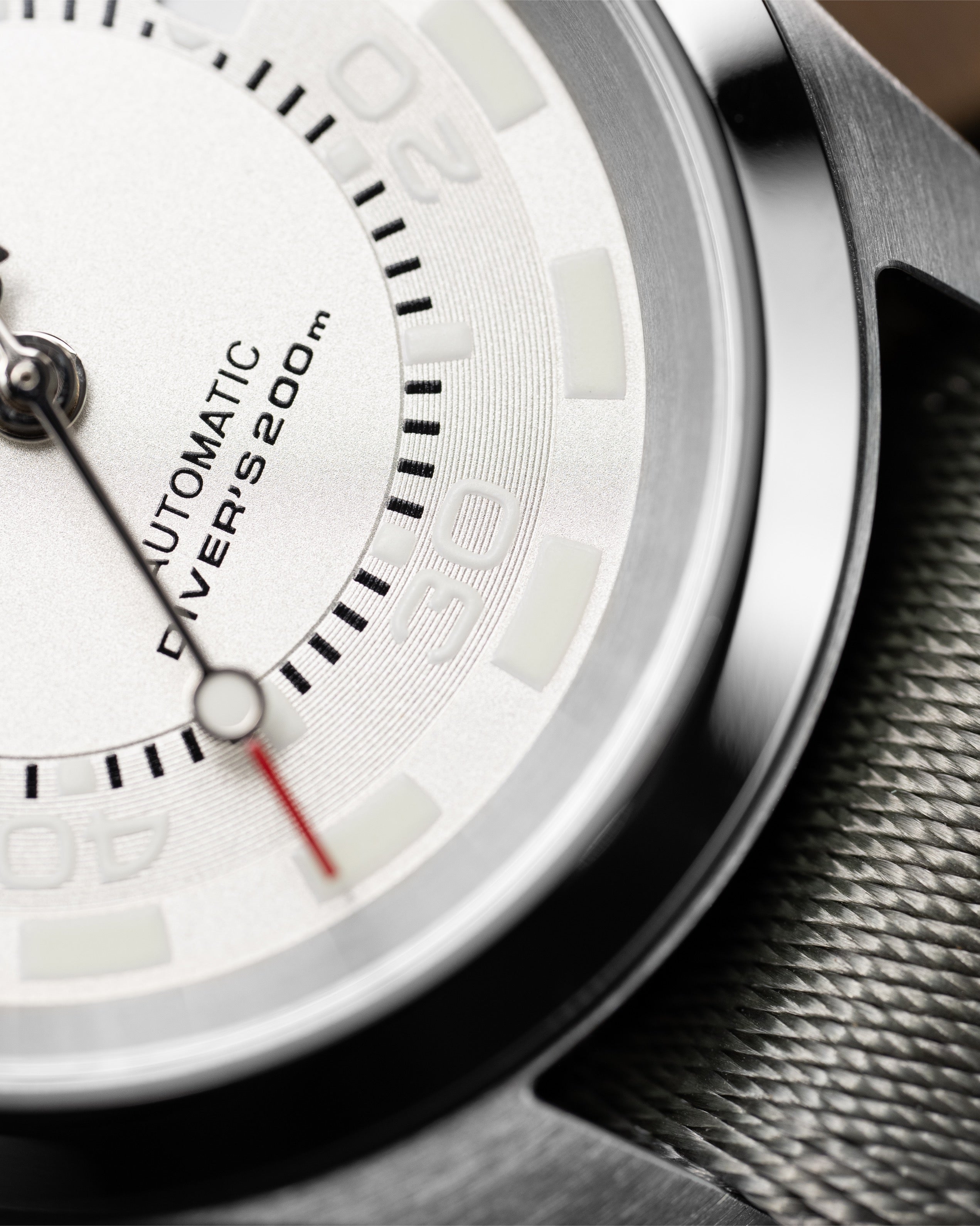 Custom Seiko Mod – Diver Watch With Full Matte Silver Poker Dial Red-Tipped Seconds Hand Grey Nato Strap2