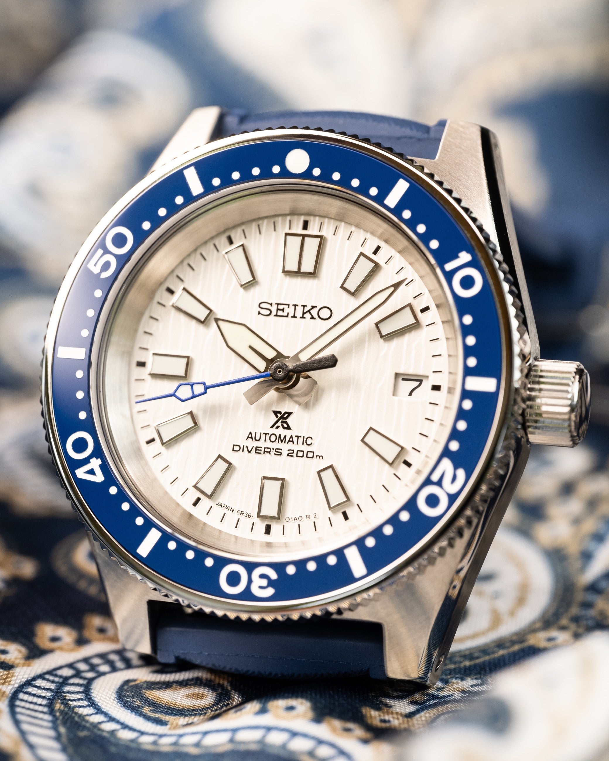 Custom Seiko Mod – Divers Watch With 62MAS Brushed Case Blue Bezel White Birch Textured Dial And Tropic Blue Rubber Strap