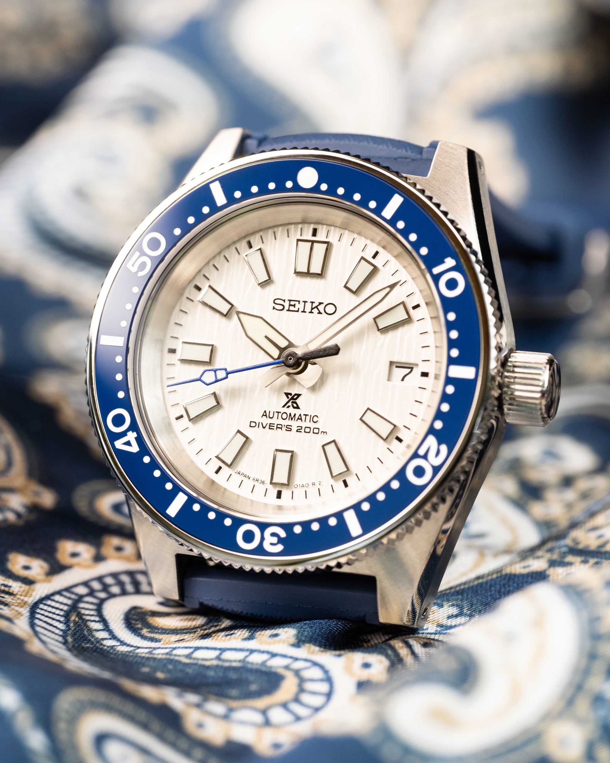 Custom Seiko Mod – Divers Watch With 62MAS Brushed Case Blue Bezel White Birch Textured Dial And Tropic Blue Rubber Strap