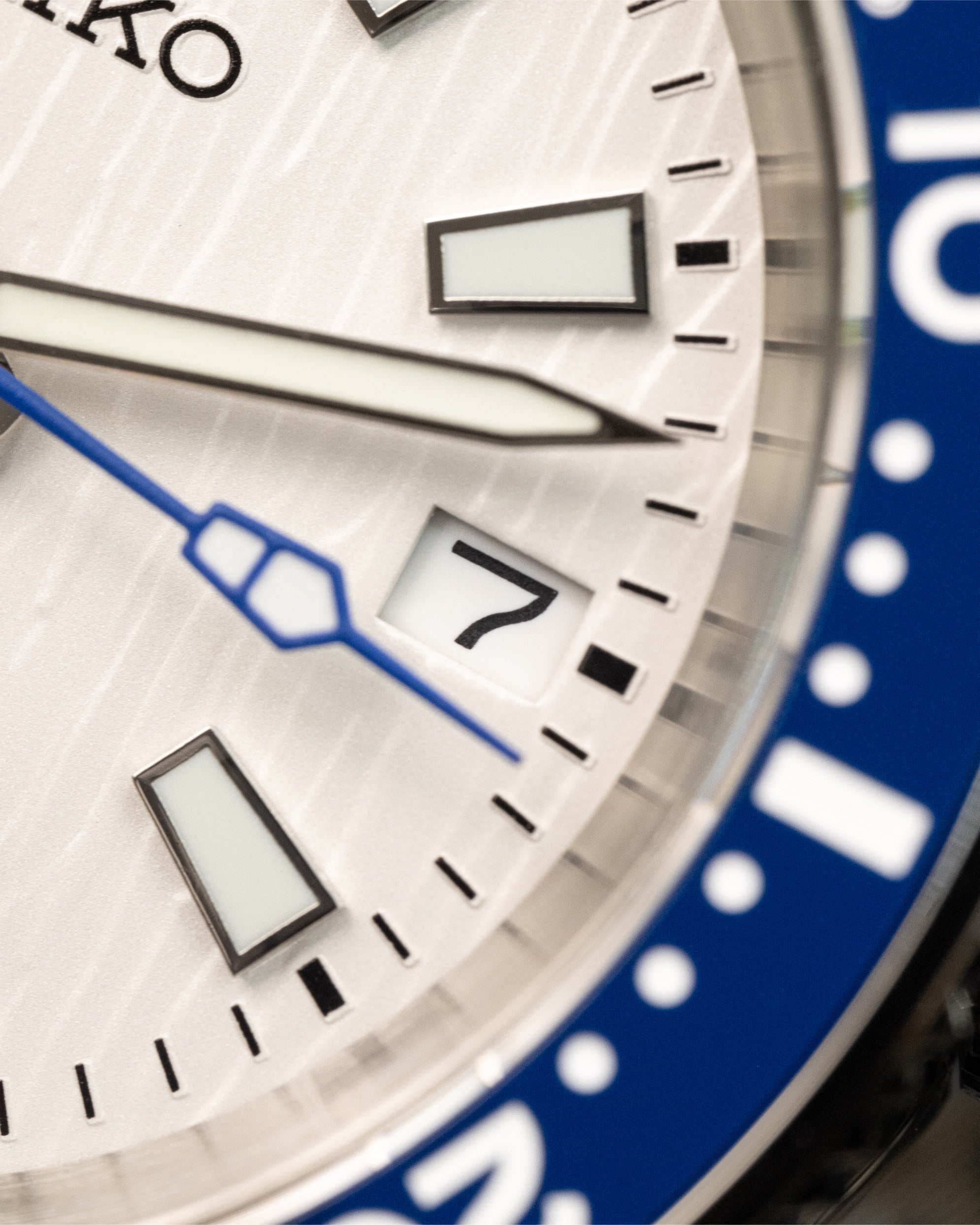 Custom Seiko Mod – Divers Watch With 62MAS Brushed Case Blue Bezel White Birch Textured Dial And Tropic Blue Rubber Strap