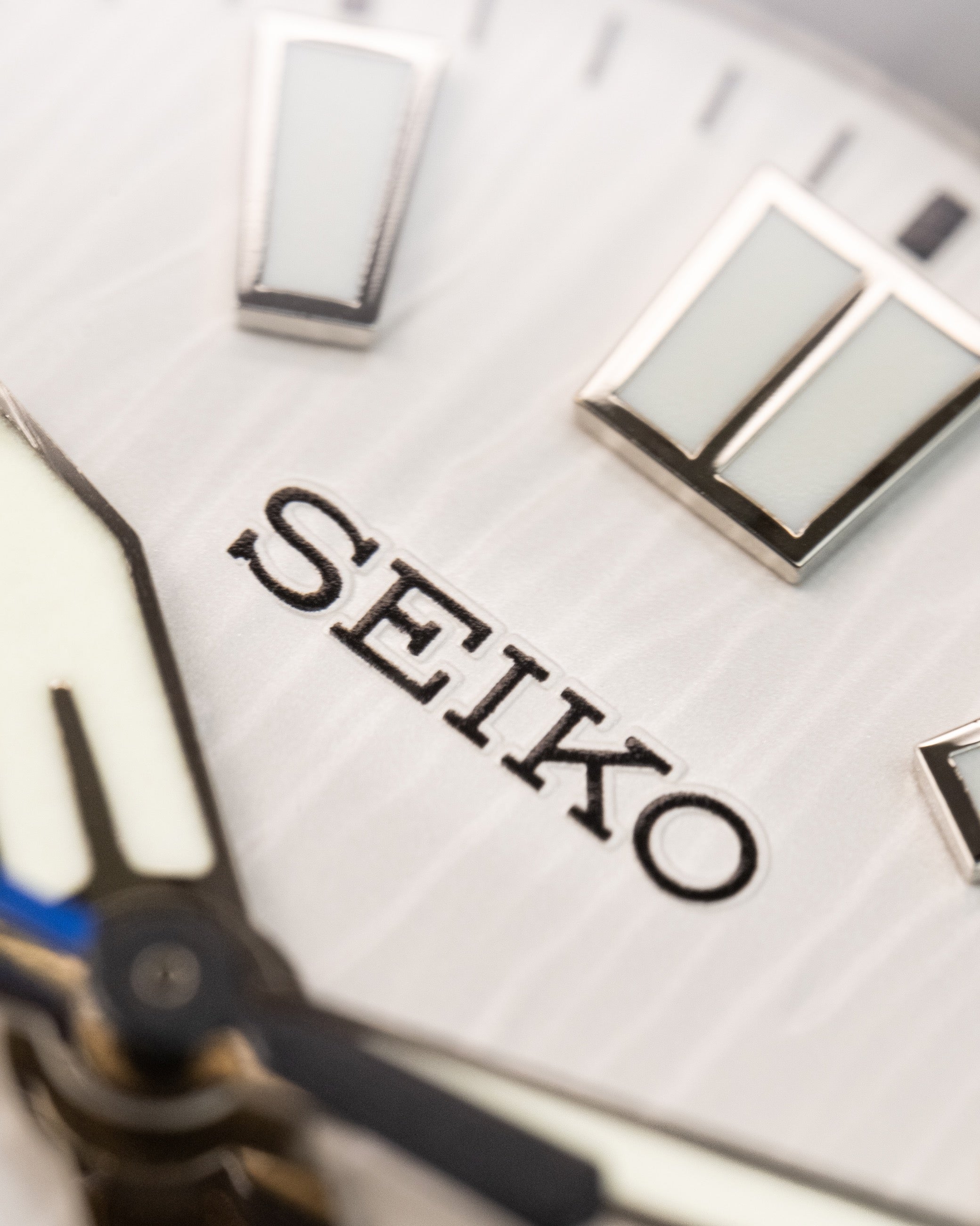 Custom Seiko Mod – Divers Watch With 62MAS Brushed Case Blue Bezel White Birch Textured Dial And Tropic Blue Rubber Strap