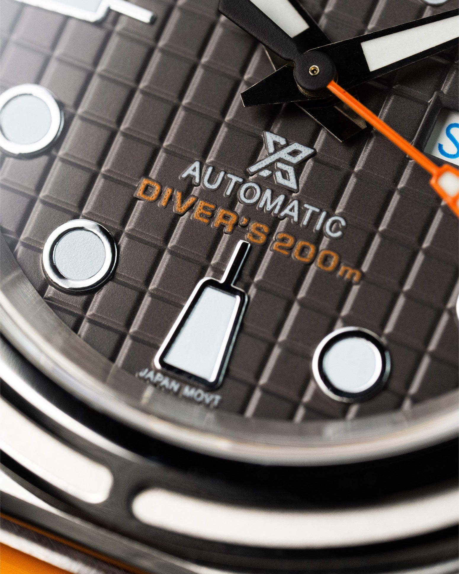 Custom Seiko Mod – Grey Dial Orange Strap Square Case