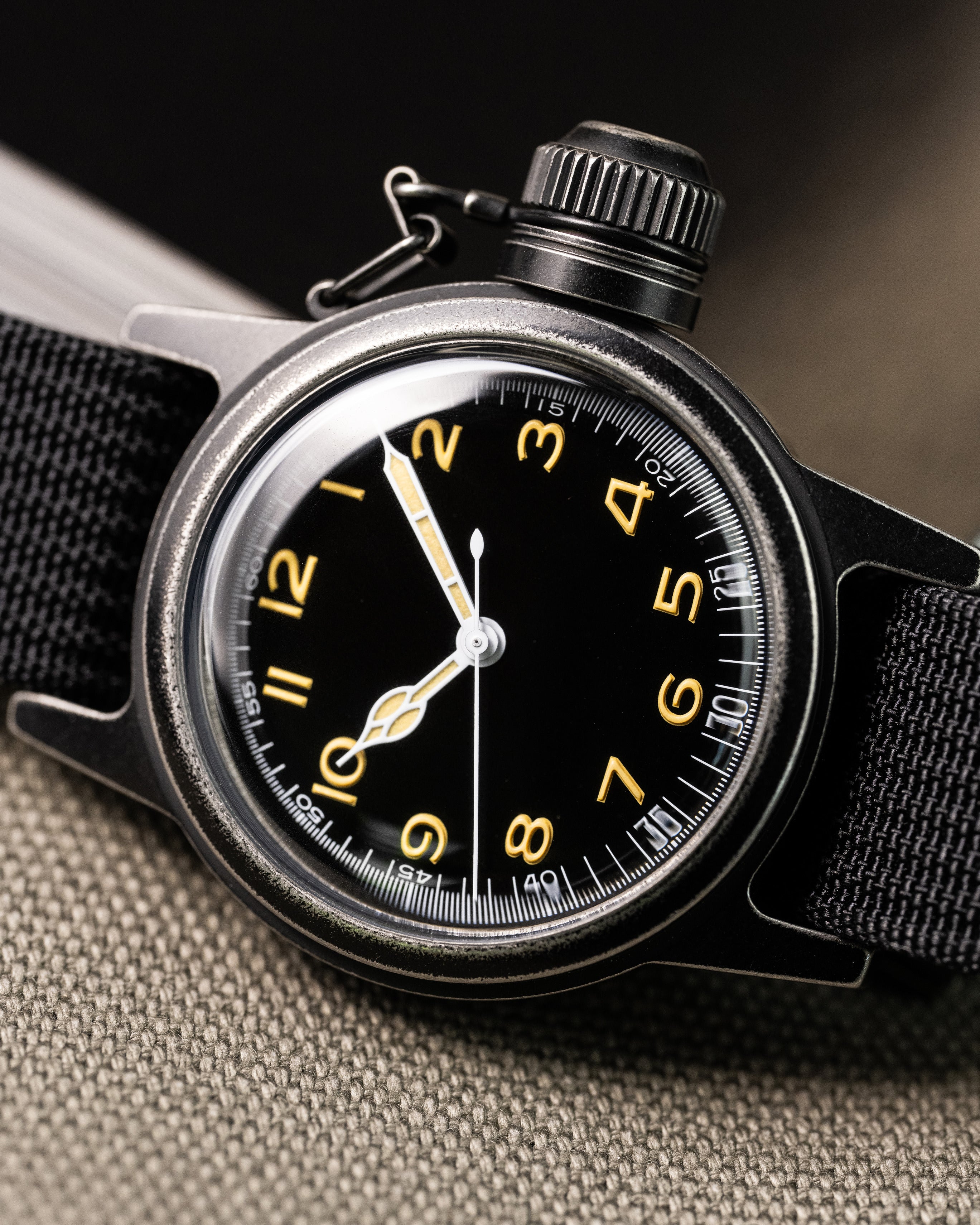 Custom Seiko Mod – Military Dive Watch Inspired By1951Elgin Udt Frogman Matte Black Canteen-Style Case Gilt Numerals5
