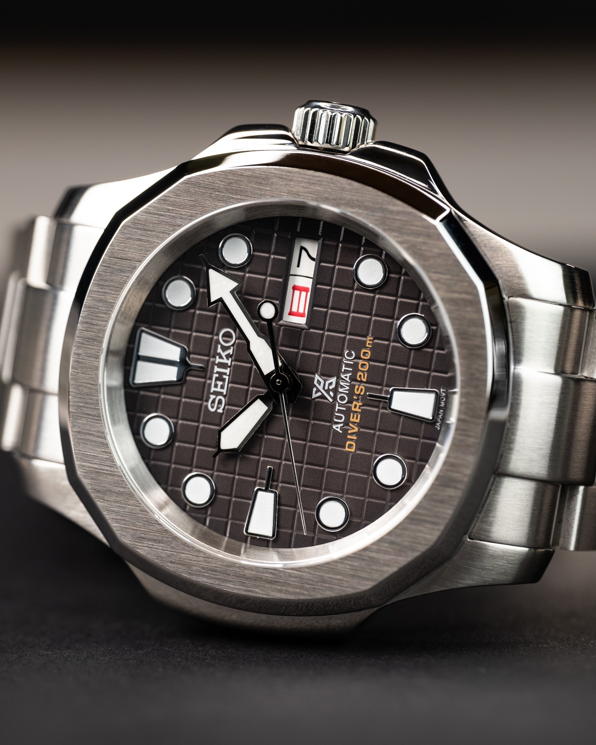Custom Seiko Mod – Nautilus Case Grey Waffle Dial Orange Details Stainless Steel Strap1