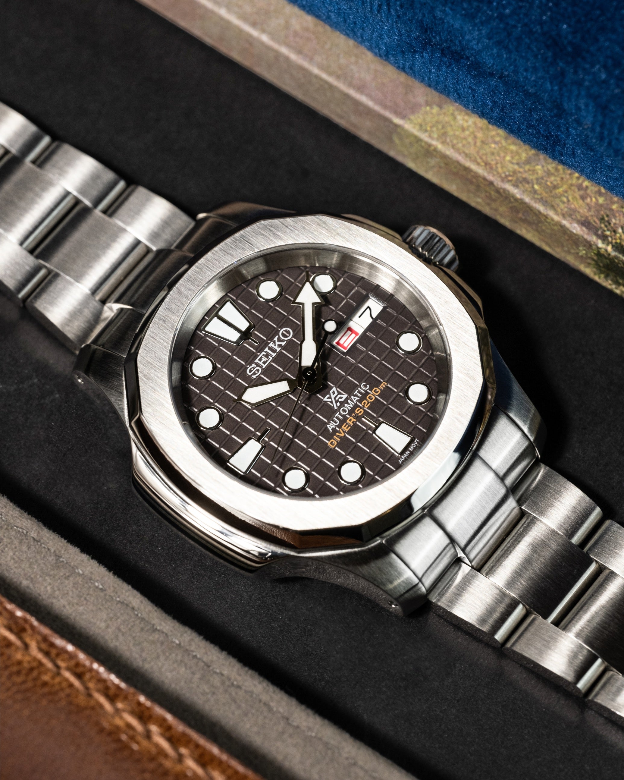 Custom Seiko Mod – Nautilus Case Grey Waffle Dial Orange Details Stainless Steel Strap2