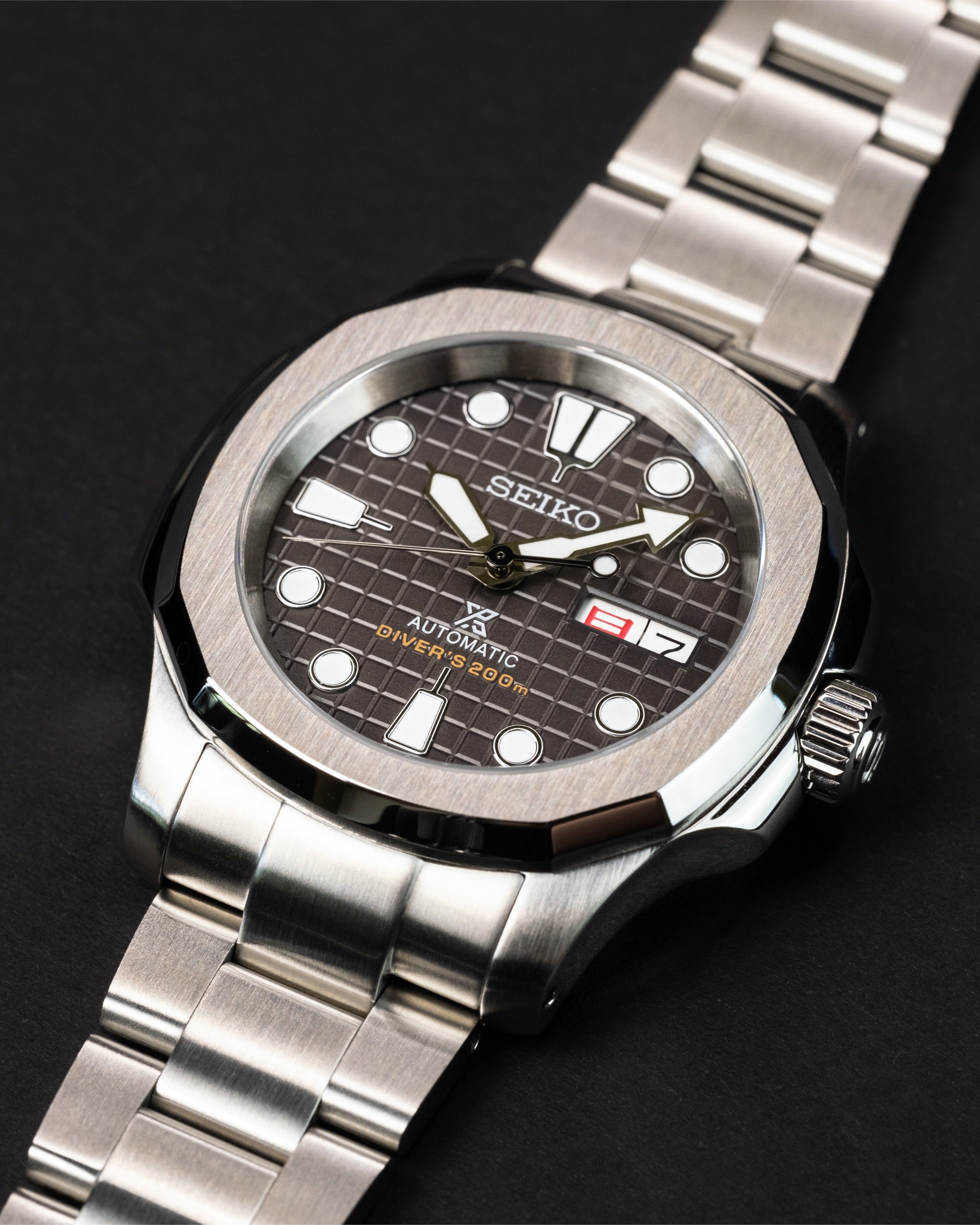 Custom Seiko Mod – Nautilus Case Grey Waffle Dial Orange Details Stainless Steel Strap3