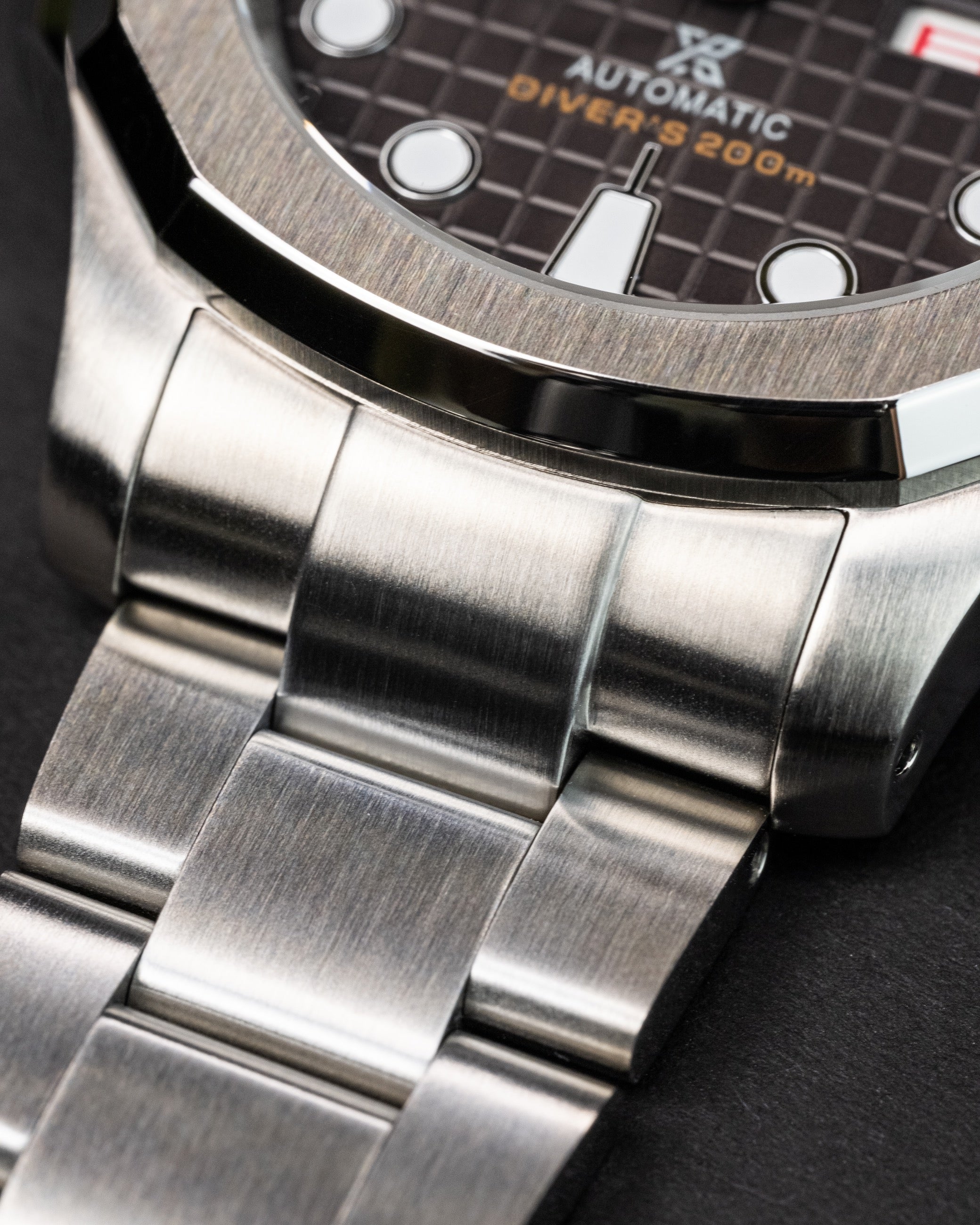 Custom Seiko Mod – Nautilus Case Grey Waffle Dial Orange Details Stainless Steel Strap4