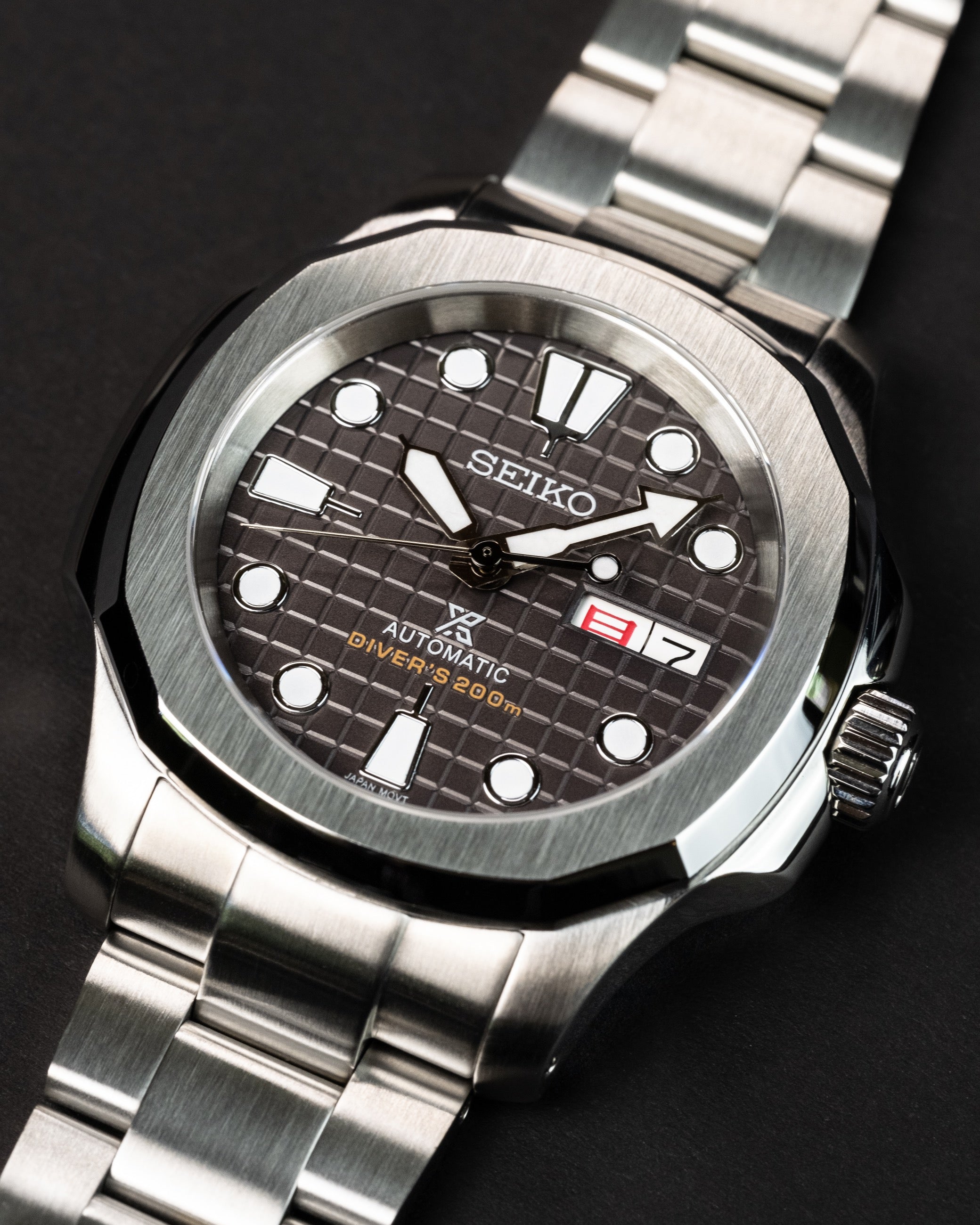 Custom Seiko Mod – Nautilus Case Grey Waffle Dial Orange Details Stainless Steel Strap6