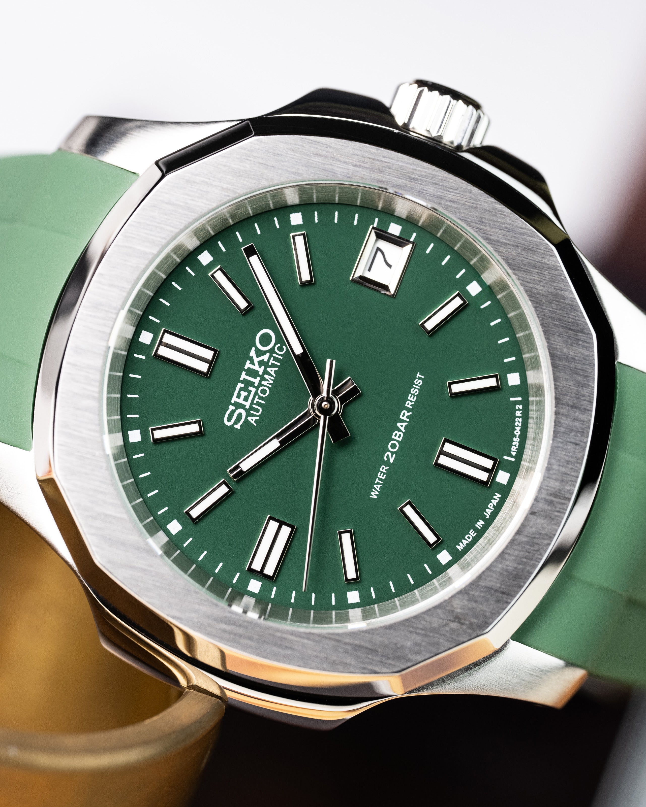 Custom Seiko Mod – Nautilus Homage With Green Dial Stainless Steel Case Curved Green Rubber Strap15