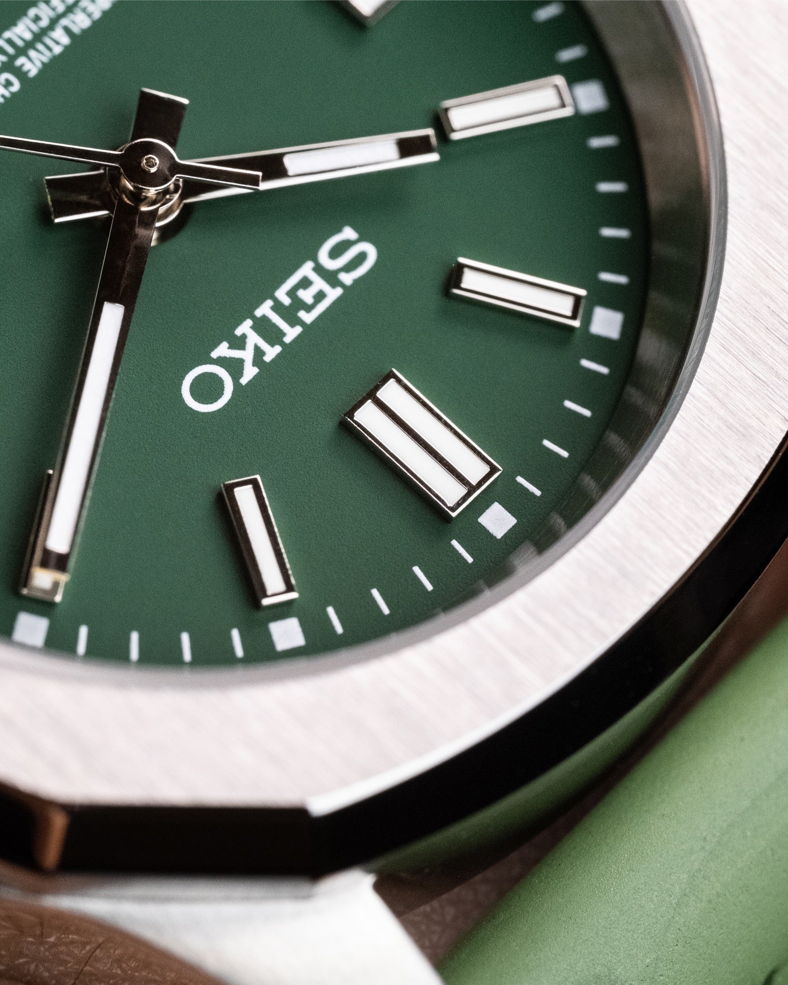 Custom Seiko Mod – Nautilus Homage With Green Dial Stainless Steel Case Lattice Green Rubber Strap8