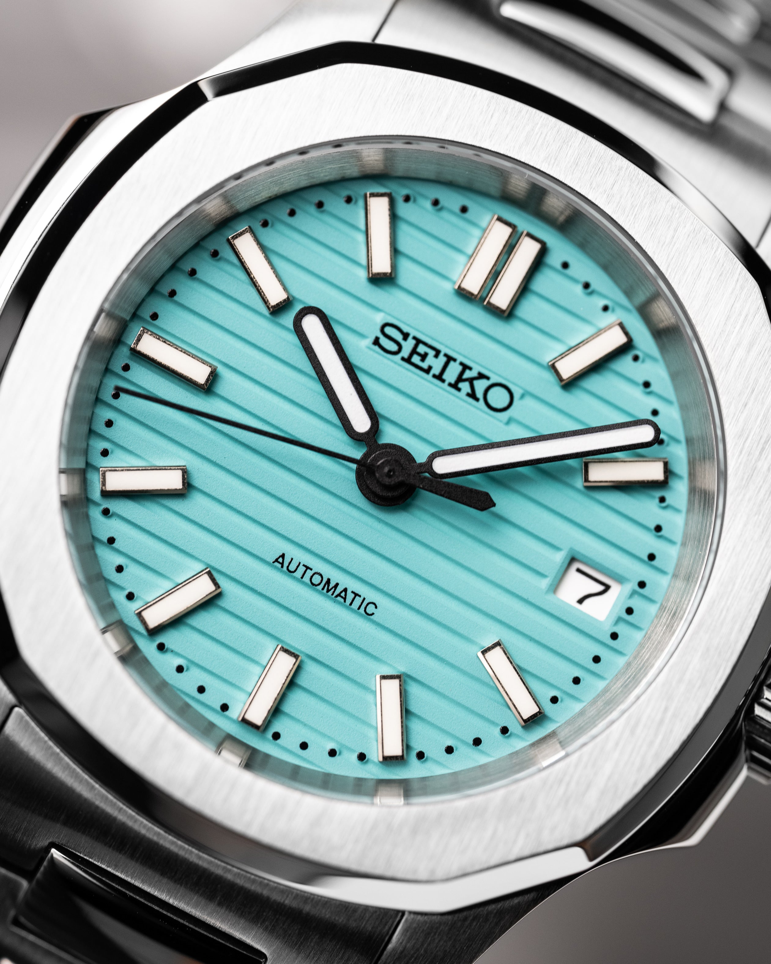 Custom Seiko Mod – Nautilus Homage With Tiffany Blue Textured Dial Brushed Stainless Steel Case And Integrated Bracelet10