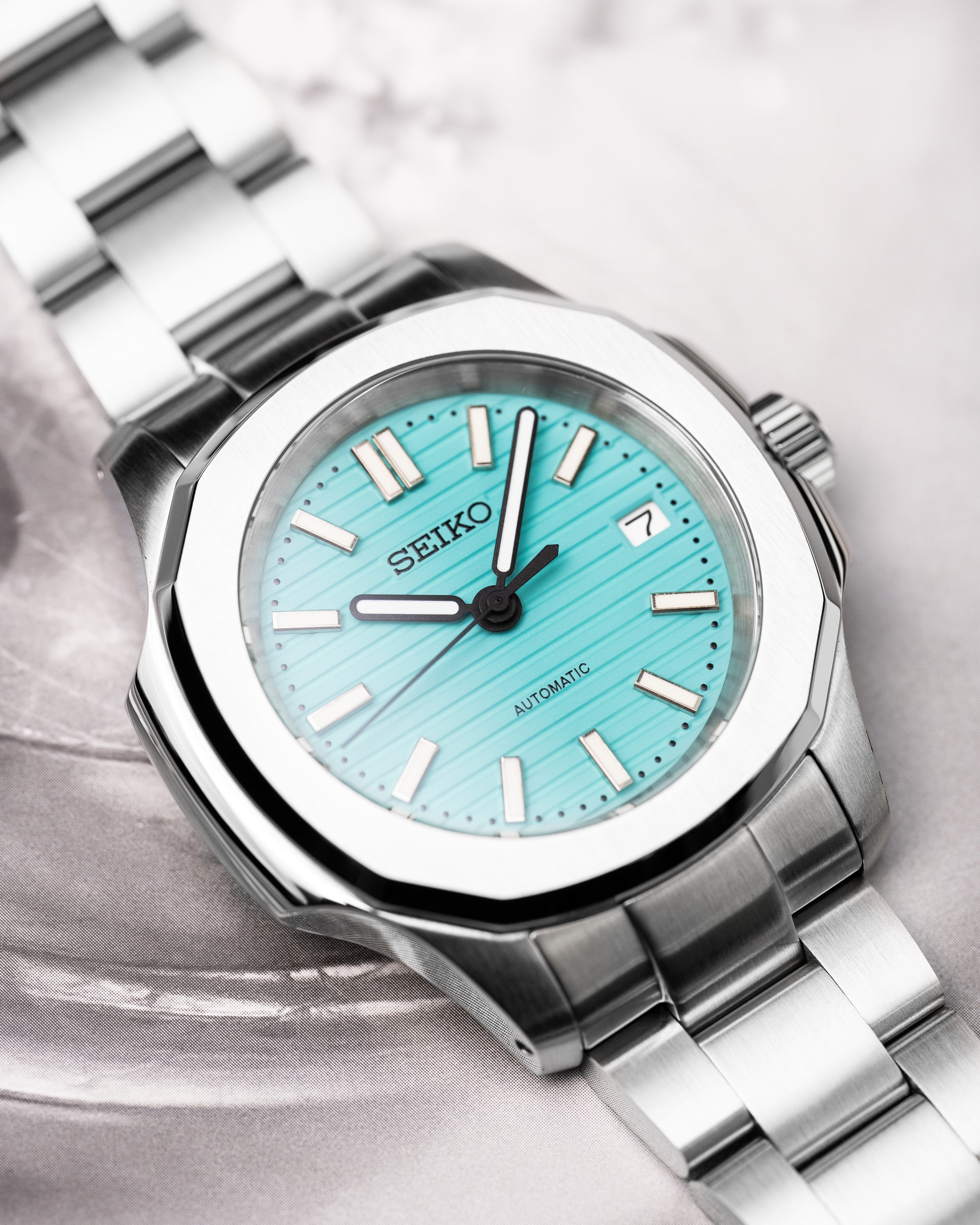 Custom Seiko Mod – Nautilus Homage With Tiffany Blue Textured Dial Brushed Stainless Steel Case And Integrated Bracelet3