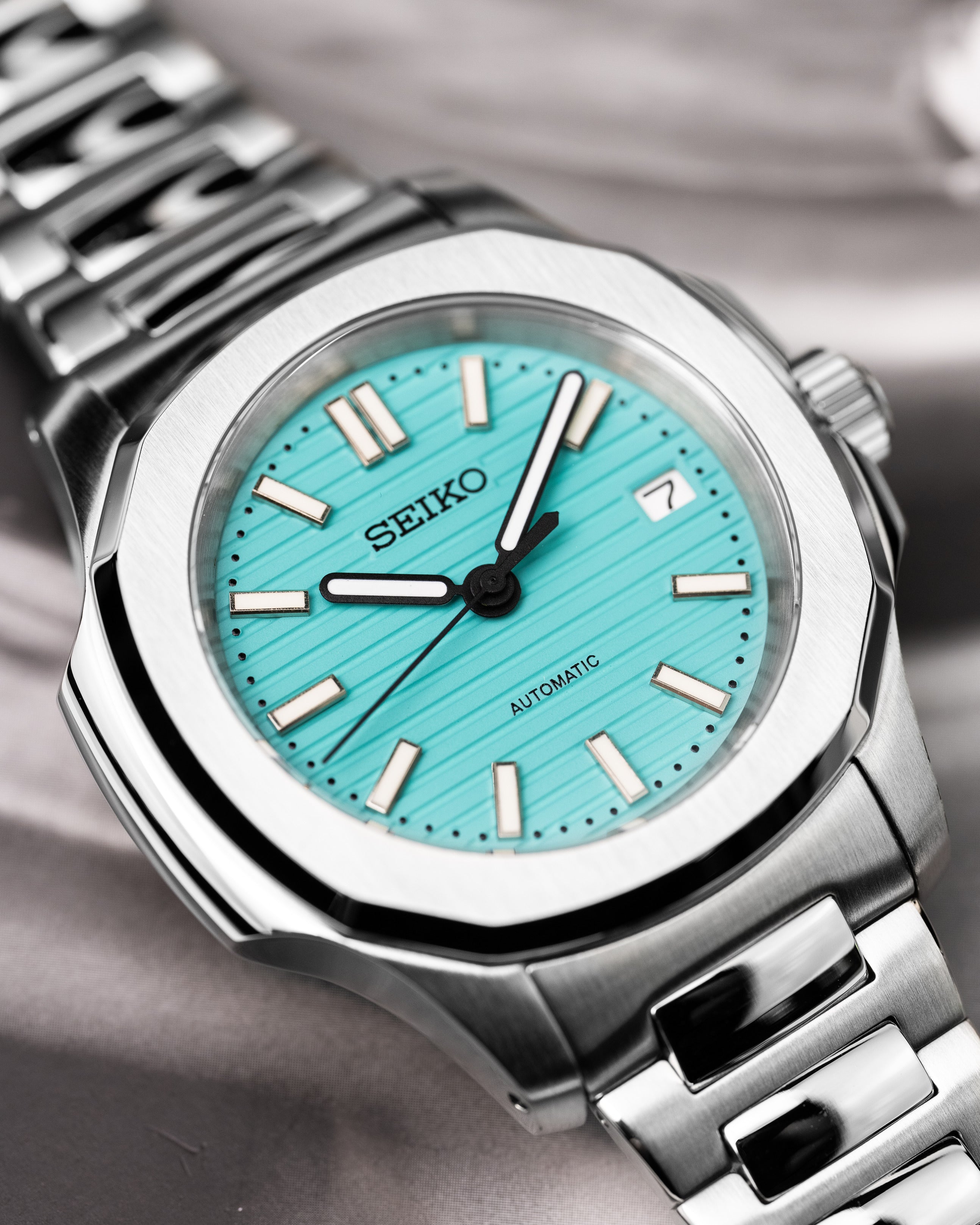Custom Seiko Mod – Nautilus Homage With Tiffany Blue Textured Dial Brushed Stainless Steel Case And Integrated Bracelet6