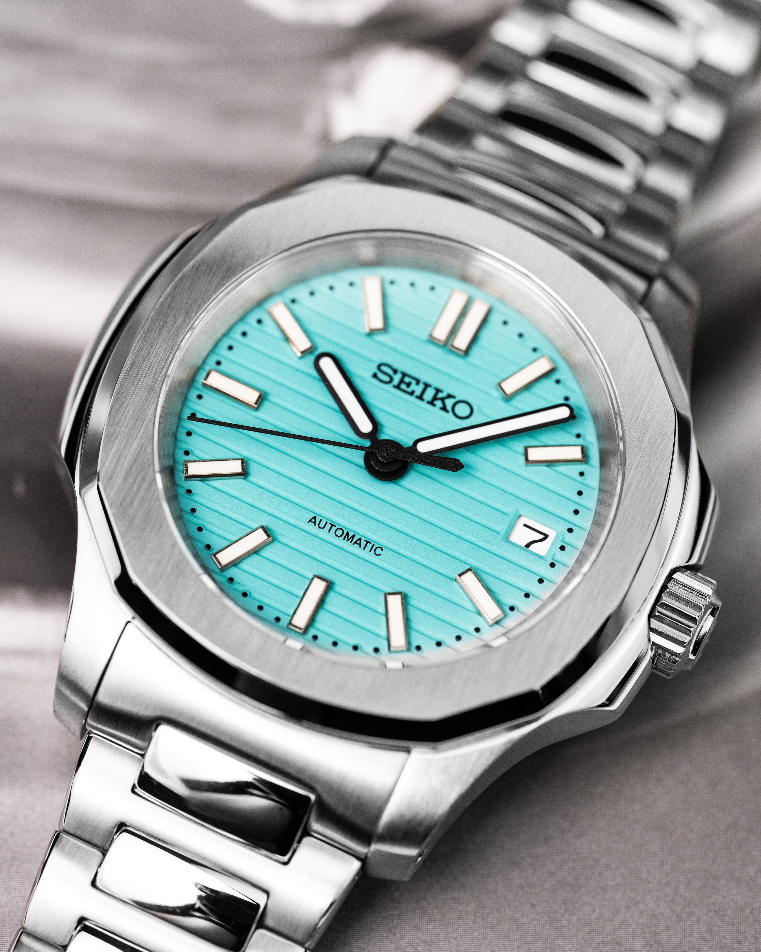 Custom Seiko Mod – Nautilus Homage With Tiffany Blue Textured Dial Brushed Stainless Steel Case And Integrated Bracelet7