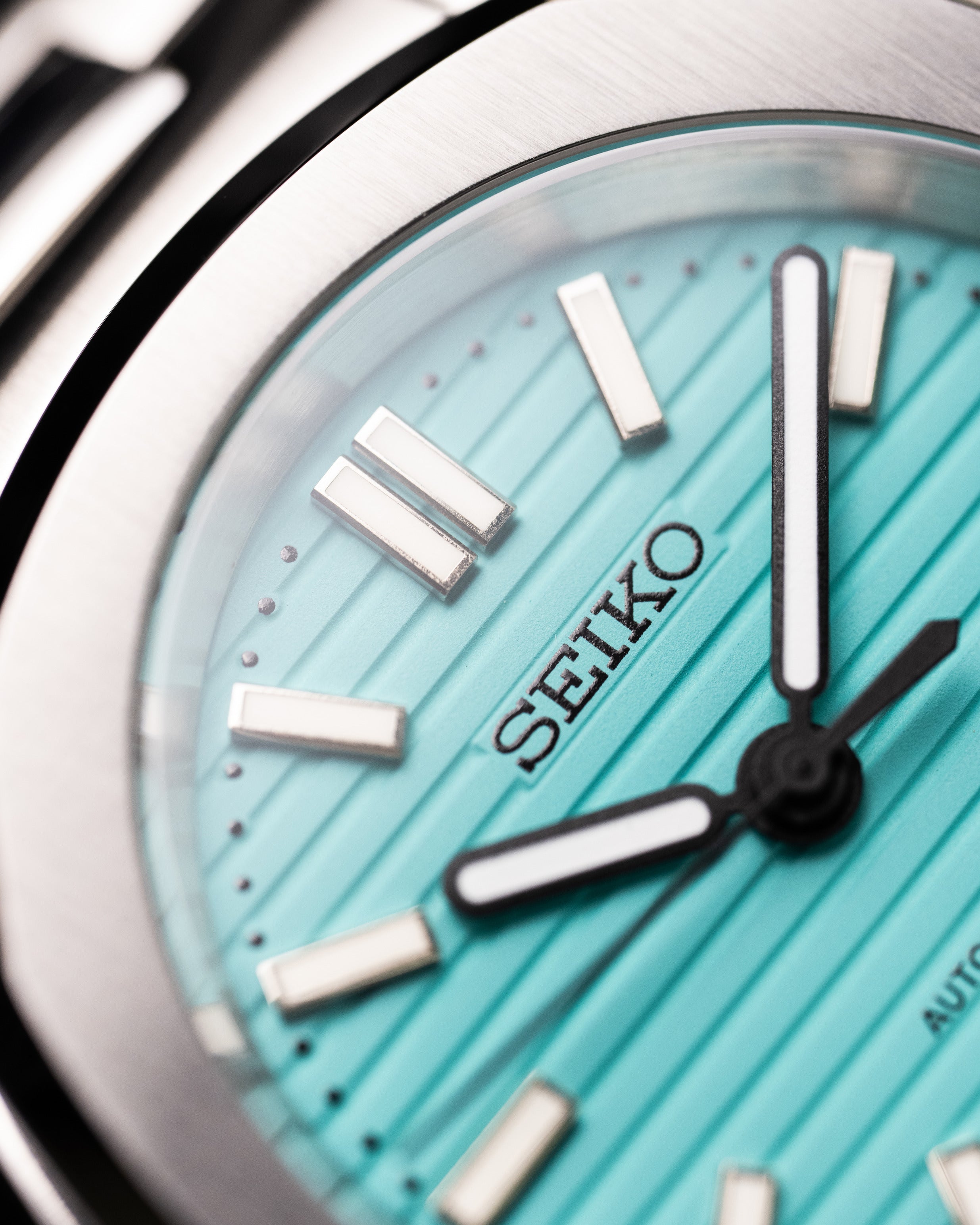 Custom Seiko Mod – Nautilus Homage With Tiffany Blue Textured Dial Brushed Stainless Steel Case And Integrated Bracelet8