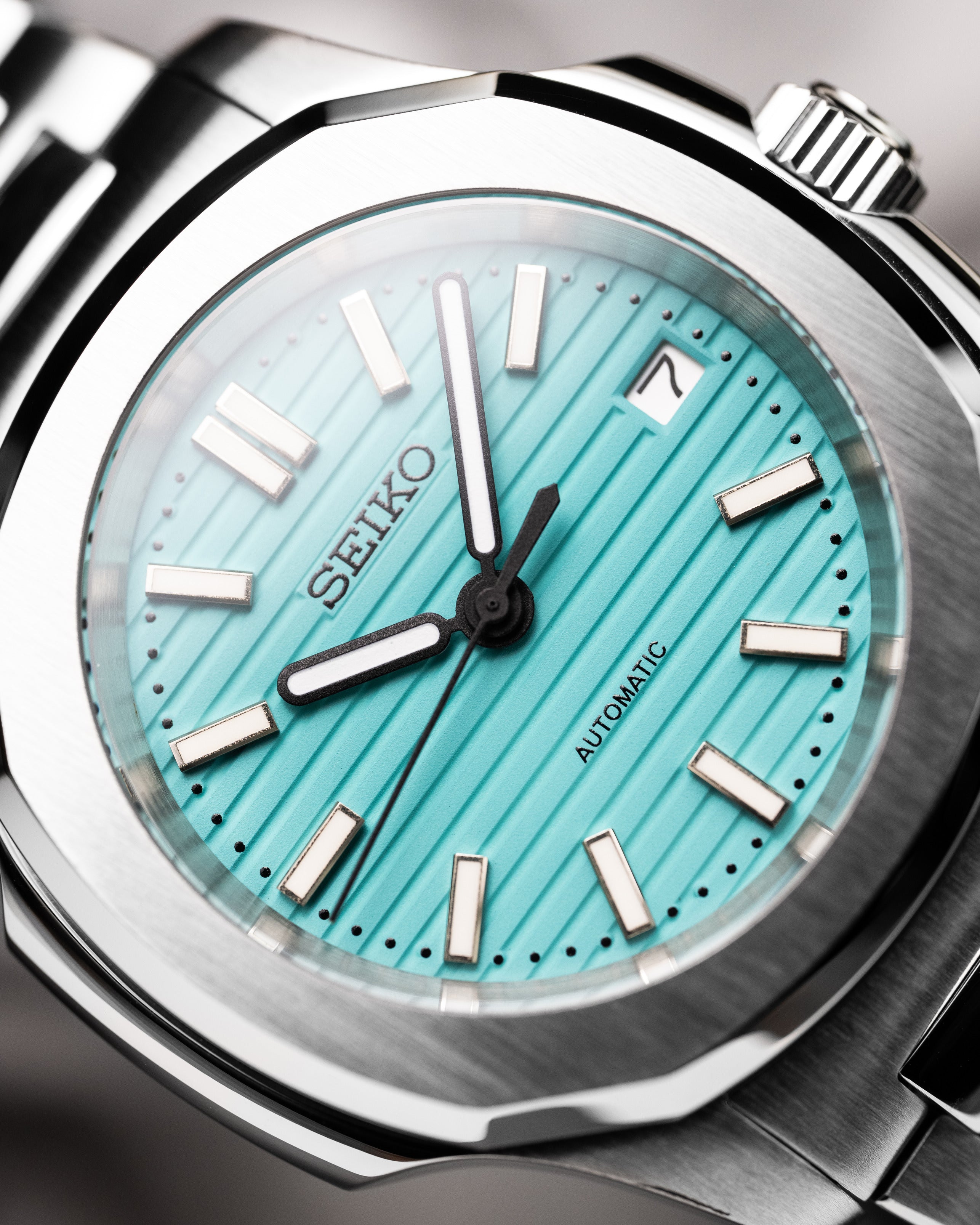 Custom Seiko Mod – Nautilus Homage With Tiffany Blue Textured Dial Brushed Stainless Steel Case And Integrated Bracelet9