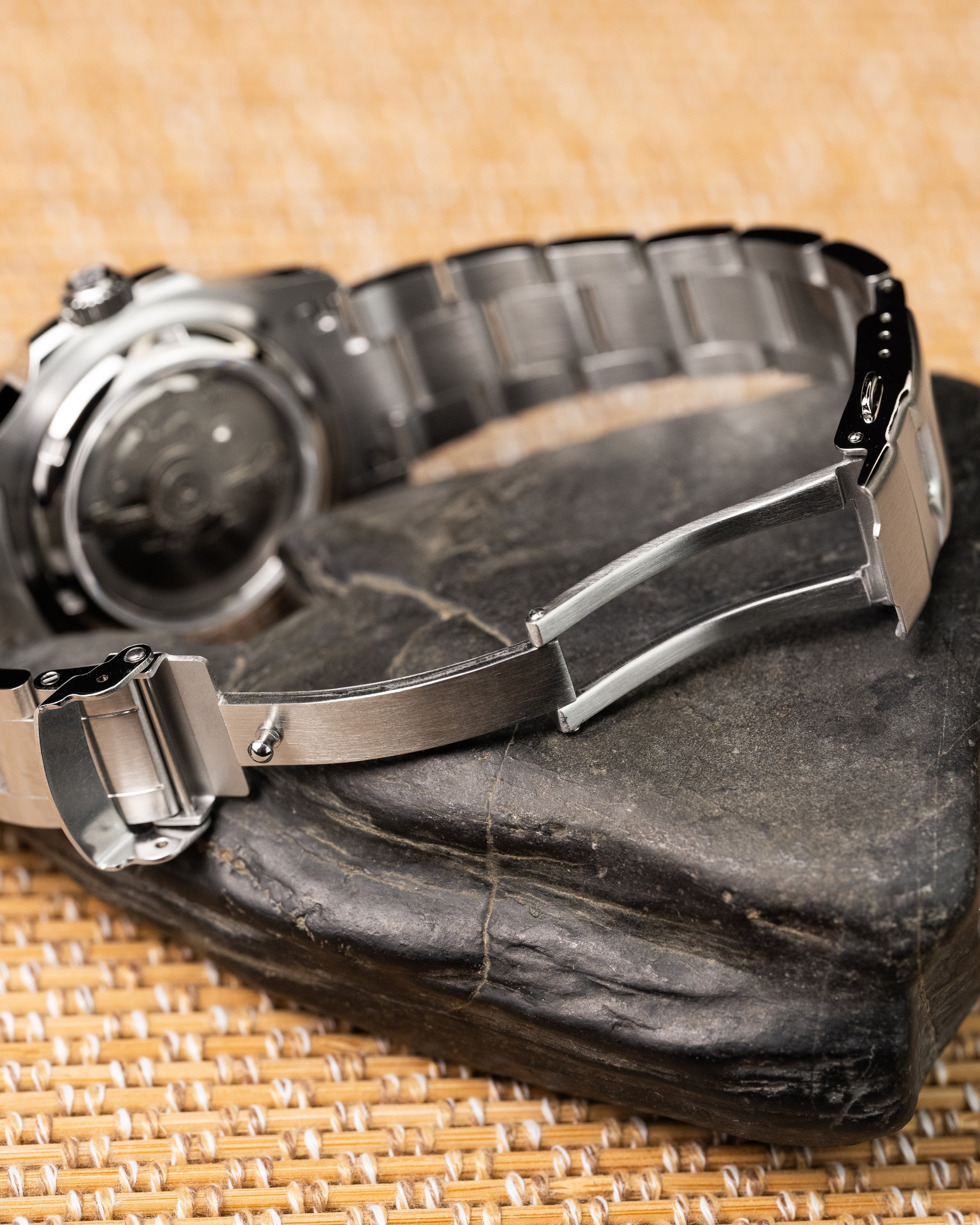 Custom Seiko Mod – Nautilus With Olive Green Textured Dial Stainless Steel Integrated Bracelet And Automatic Movement20