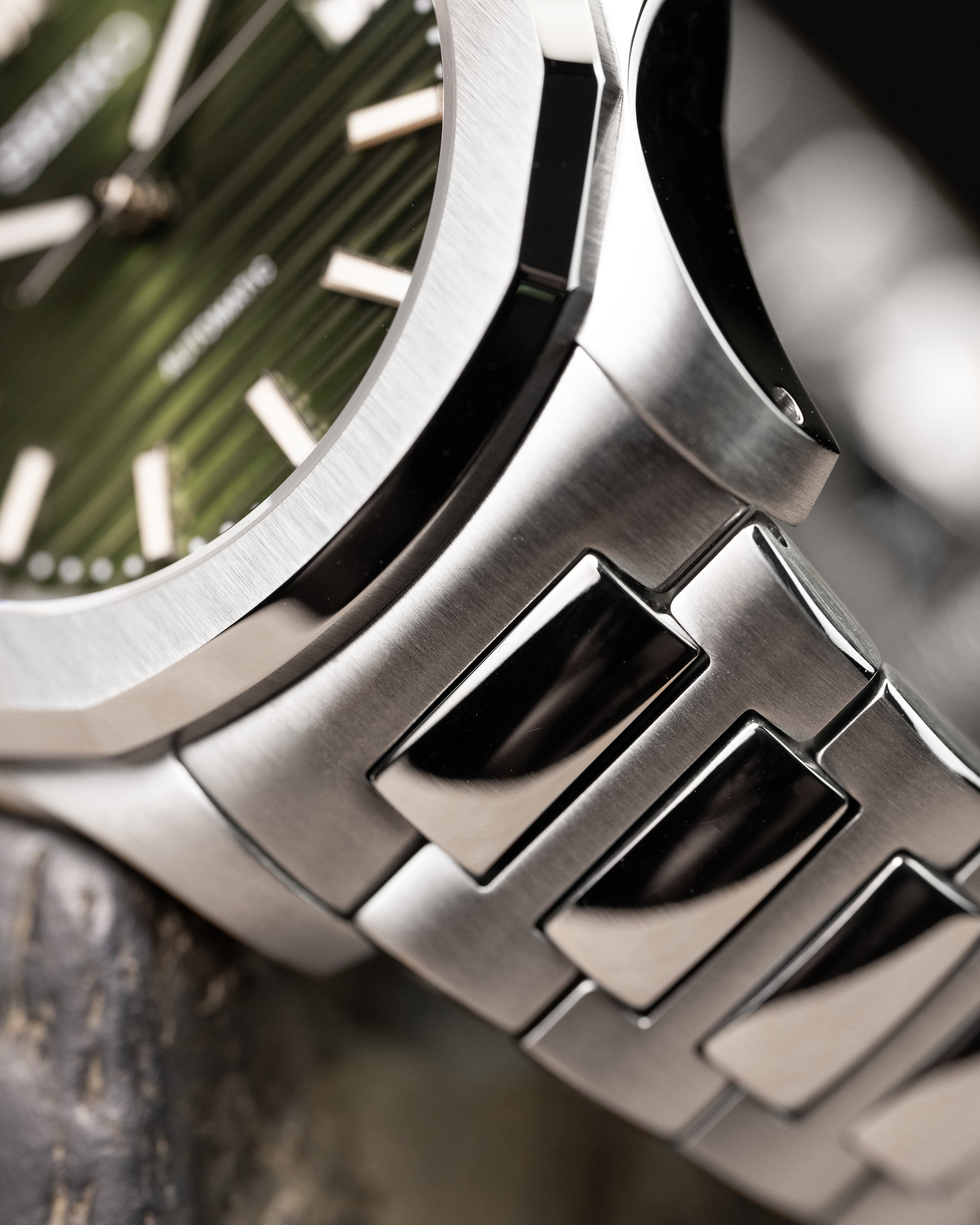Custom Seiko Mod – Nautilus With Olive Green Textured Dial Stainless Steel Integrated Bracelet And Automatic Movement4