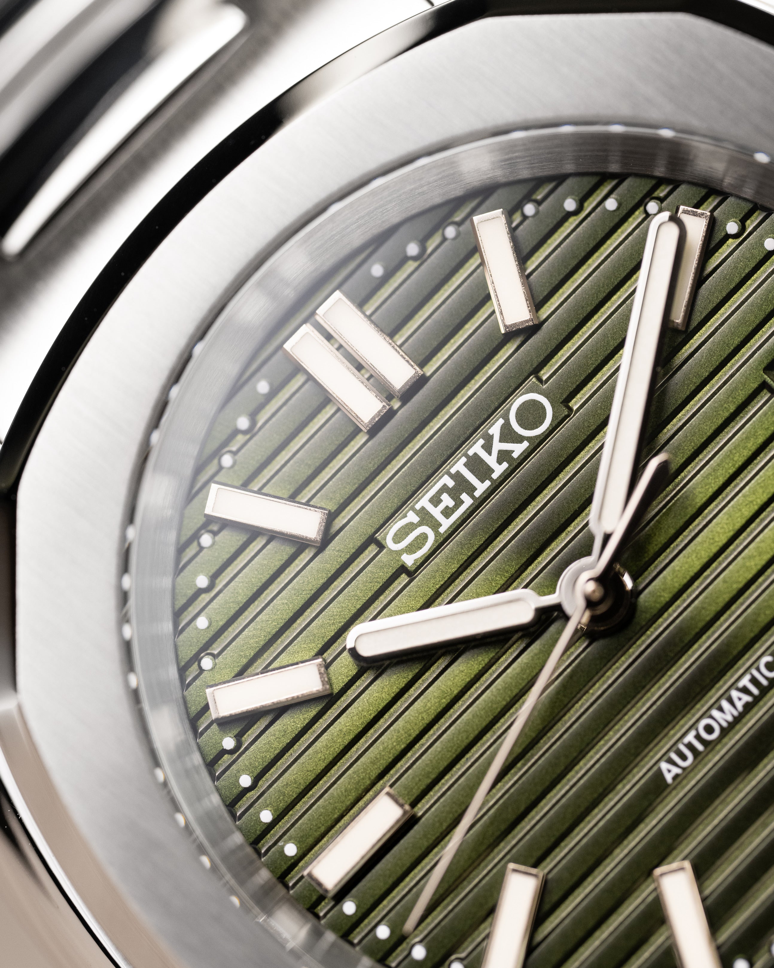 Custom Seiko Mod – Nautilus With Olive Green Textured Dial Stainless Steel Integrated Bracelet And Automatic Movement7