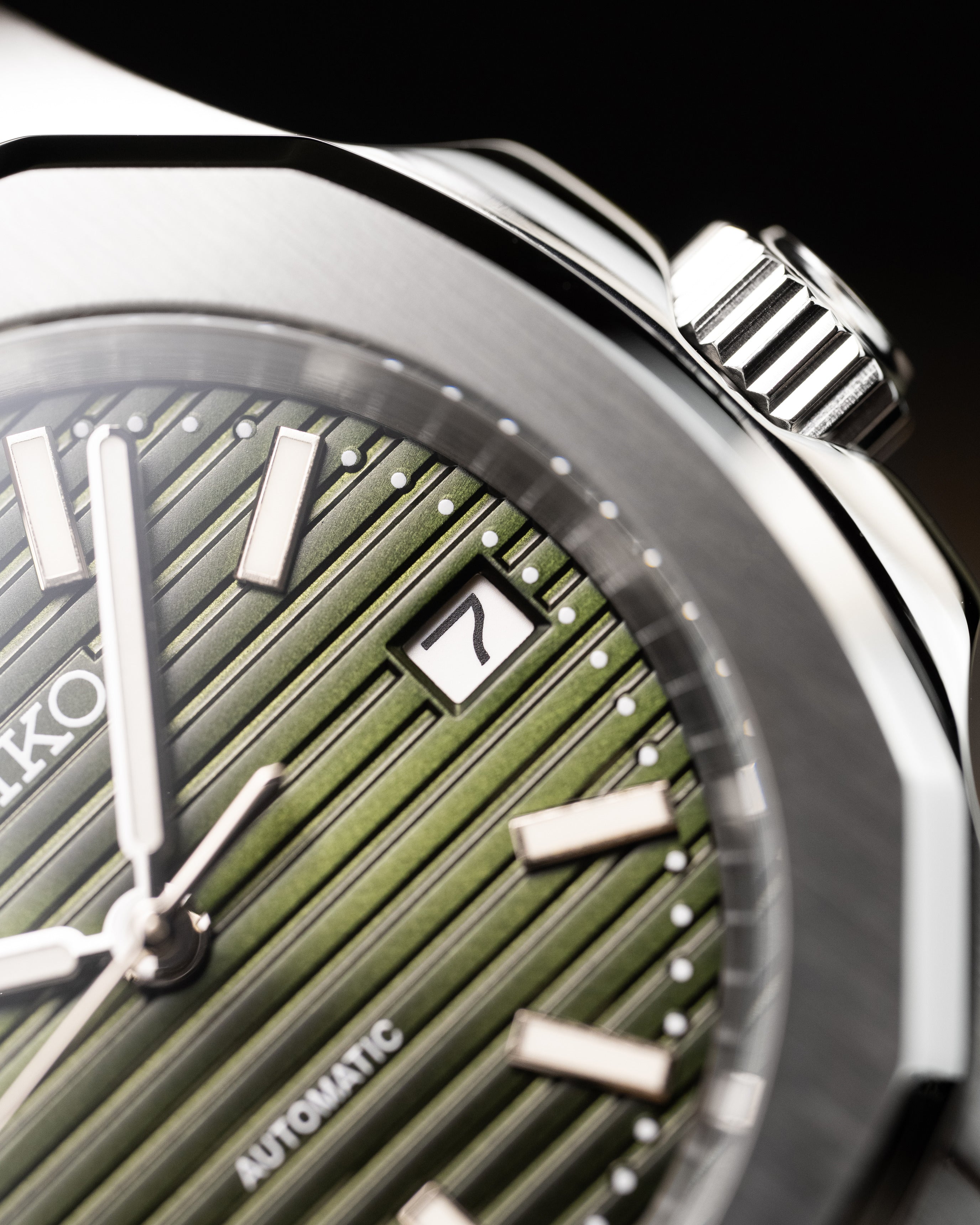 Custom Seiko Mod – Nautilus With Olive Green Textured Dial Stainless Steel Integrated Bracelet And Automatic Movement9