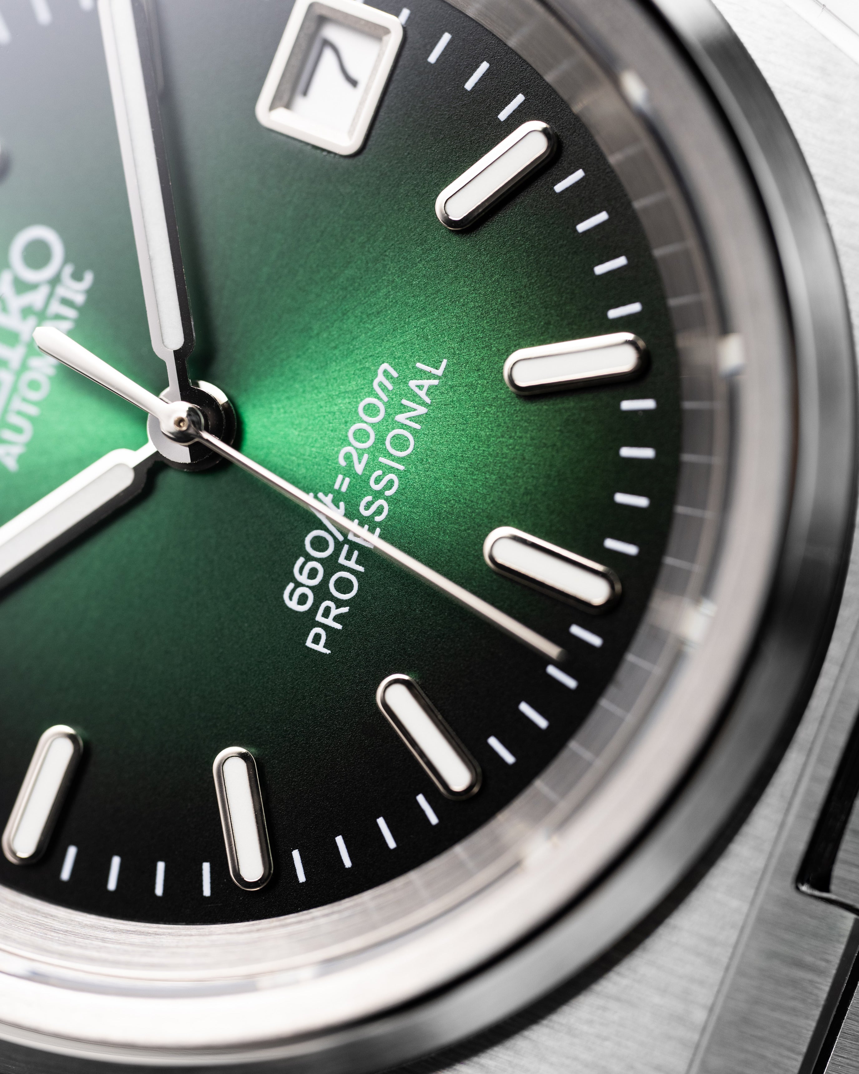 Custom Seiko Mod – PRX With Integrated Stainless Steel Bracelet And Green Sunburst Dial