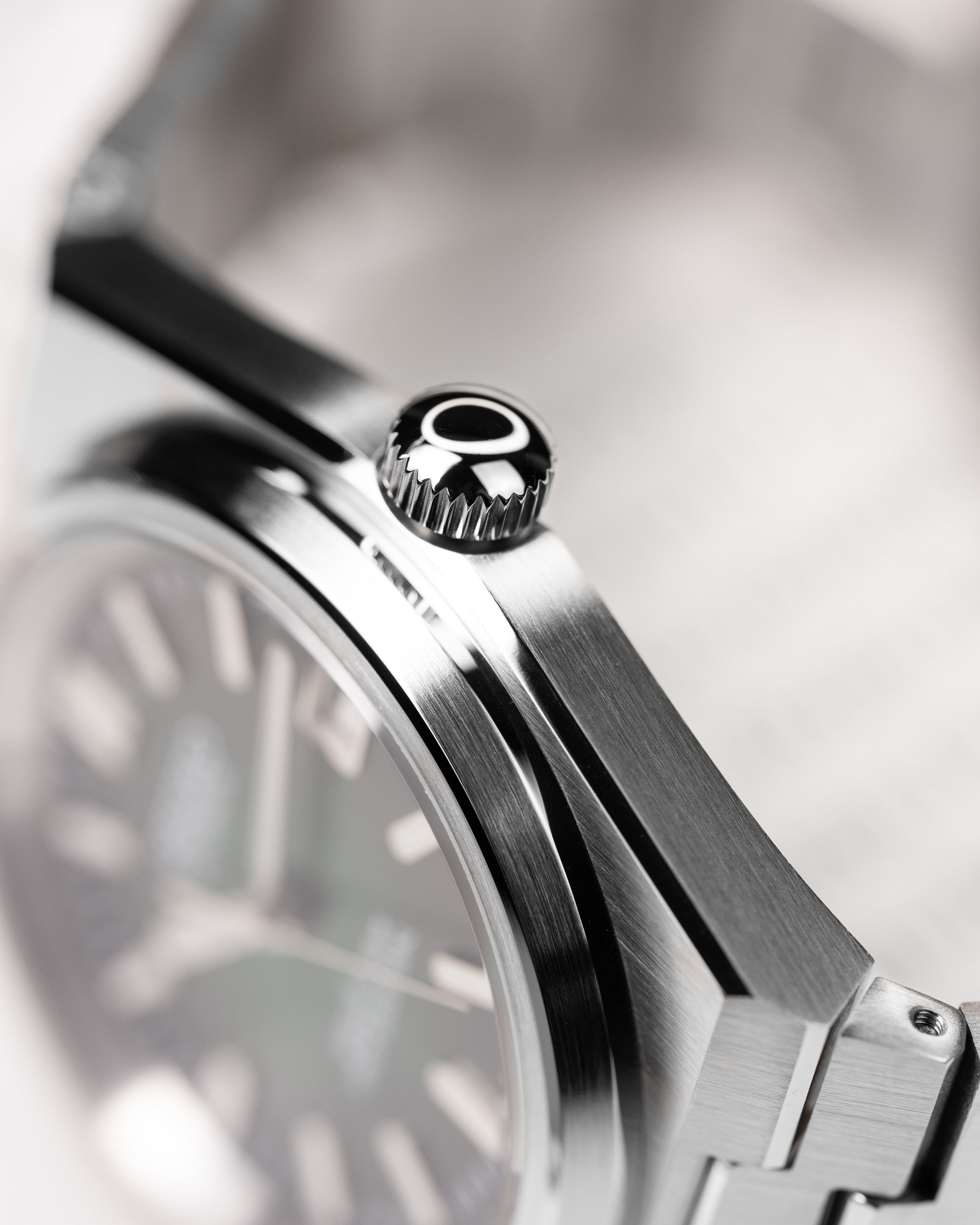 Custom Seiko Mod – PRX With Integrated Stainless Steel Bracelet And Green Sunburst Dial