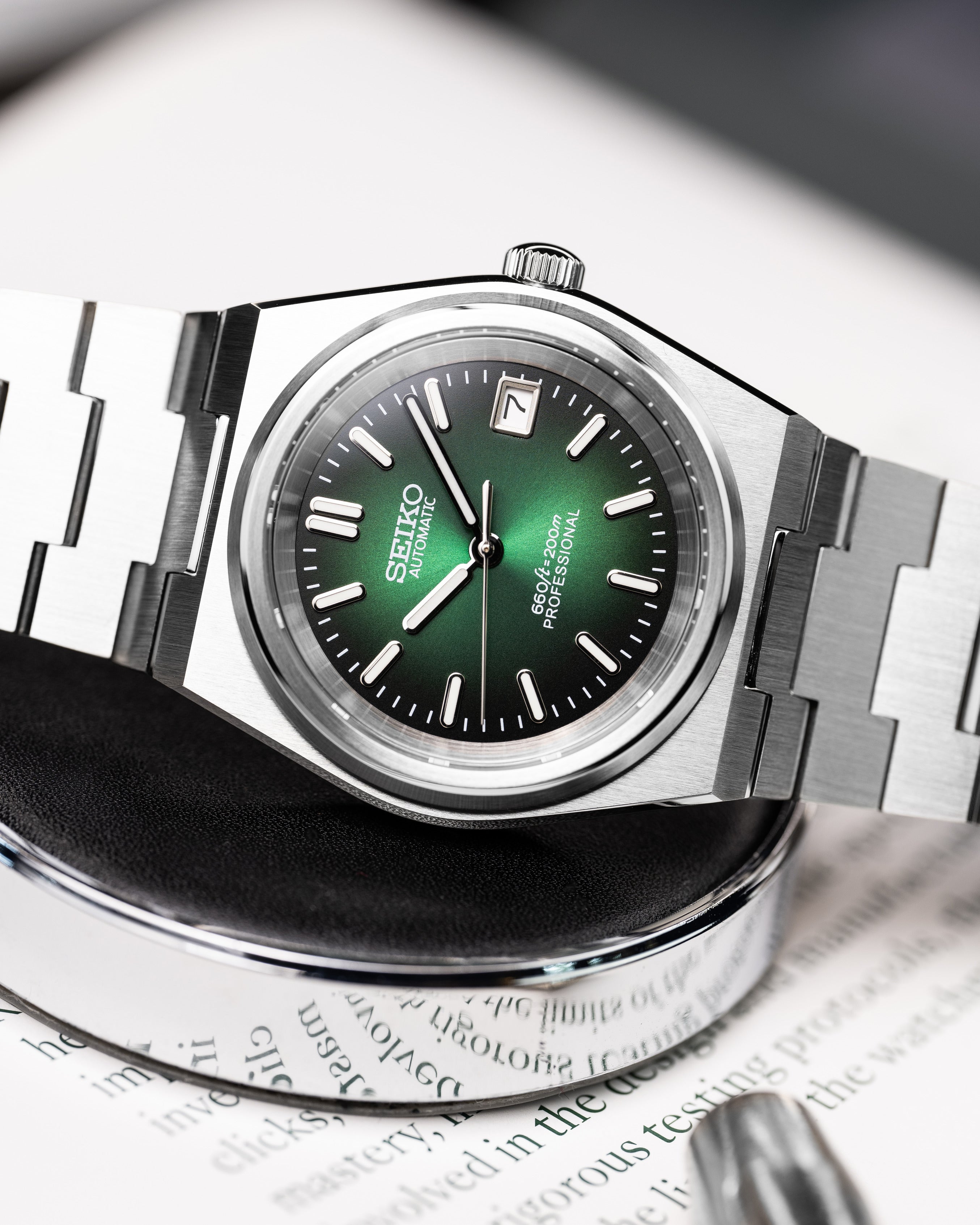 Custom Seiko Mod – PRX With Integrated Stainless Steel Bracelet And Green Sunburst Dial