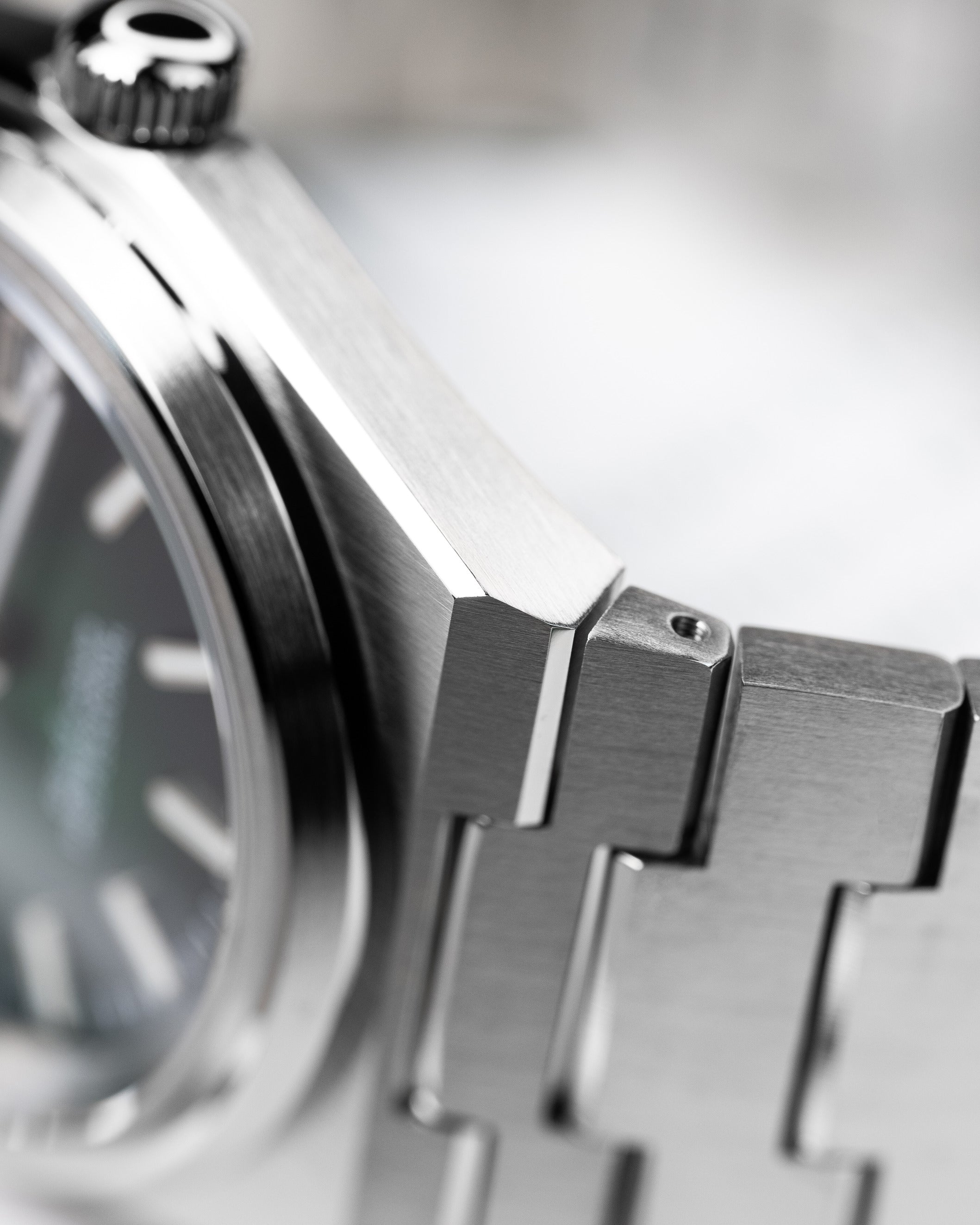 Custom Seiko Mod – PRX With Integrated Stainless Steel Bracelet And Green Sunburst Dial