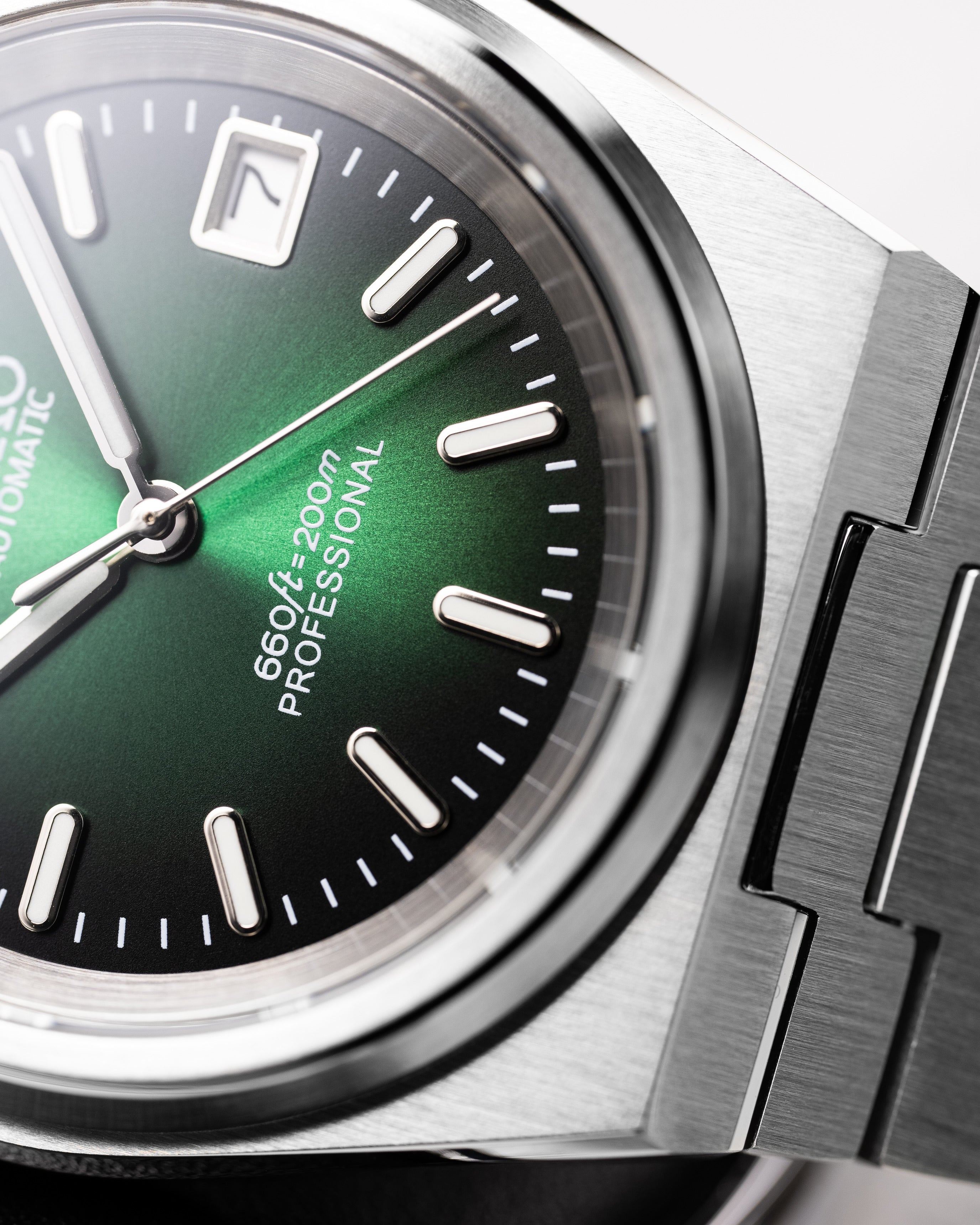 Custom Seiko Mod – PRX With Integrated Stainless Steel Bracelet And Green Sunburst Dial