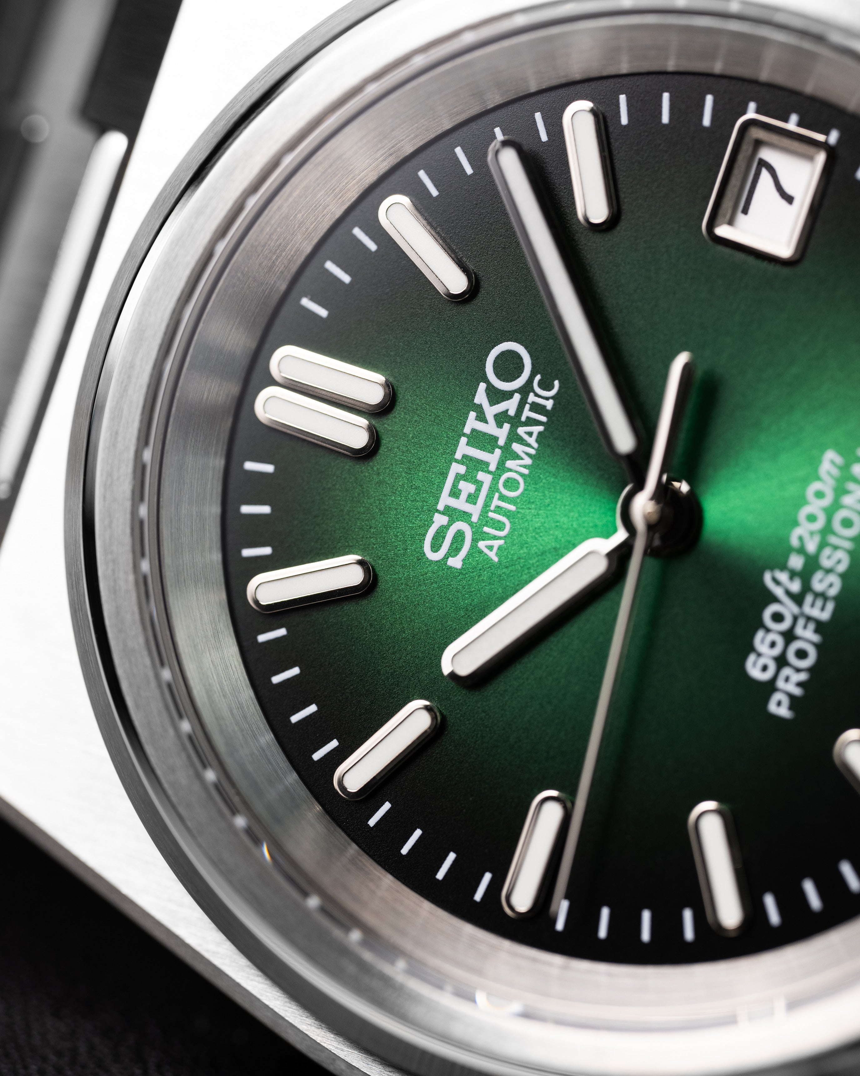 Custom Seiko Mod – PRX With Integrated Stainless Steel Bracelet And Green Sunburst Dial
