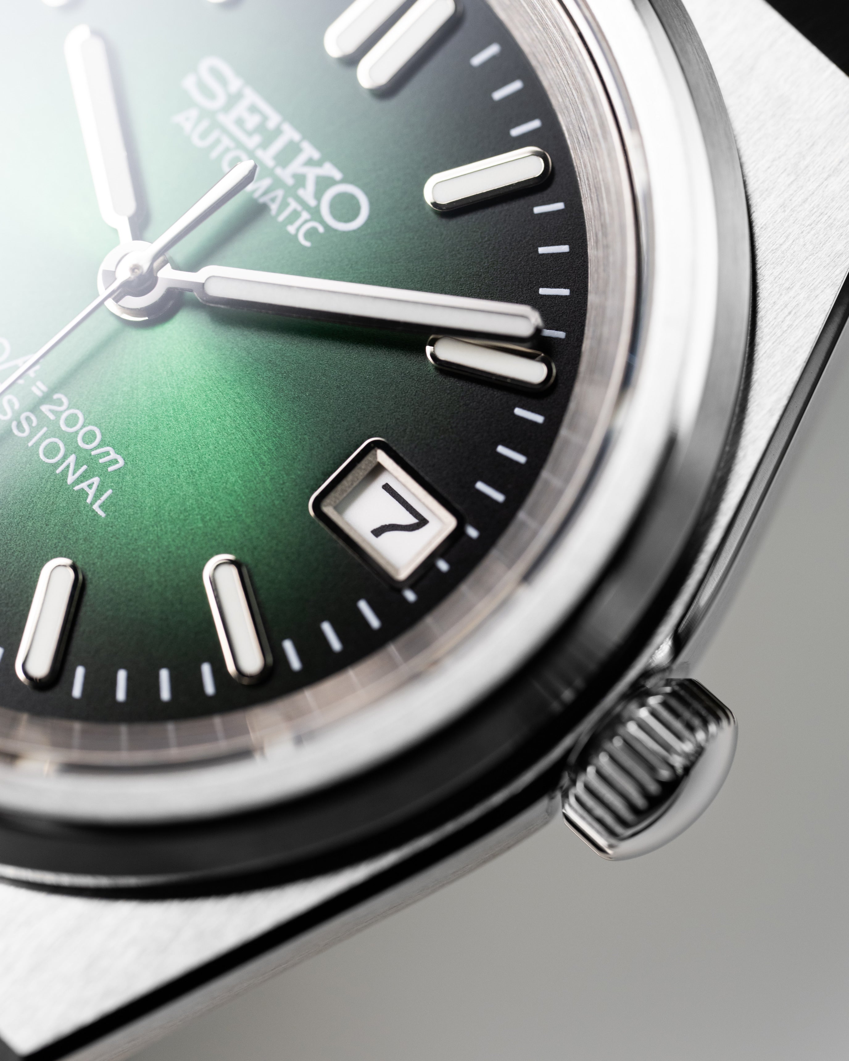 Custom Seiko Mod – PRX With Integrated Stainless Steel Bracelet And Green Sunburst Dial