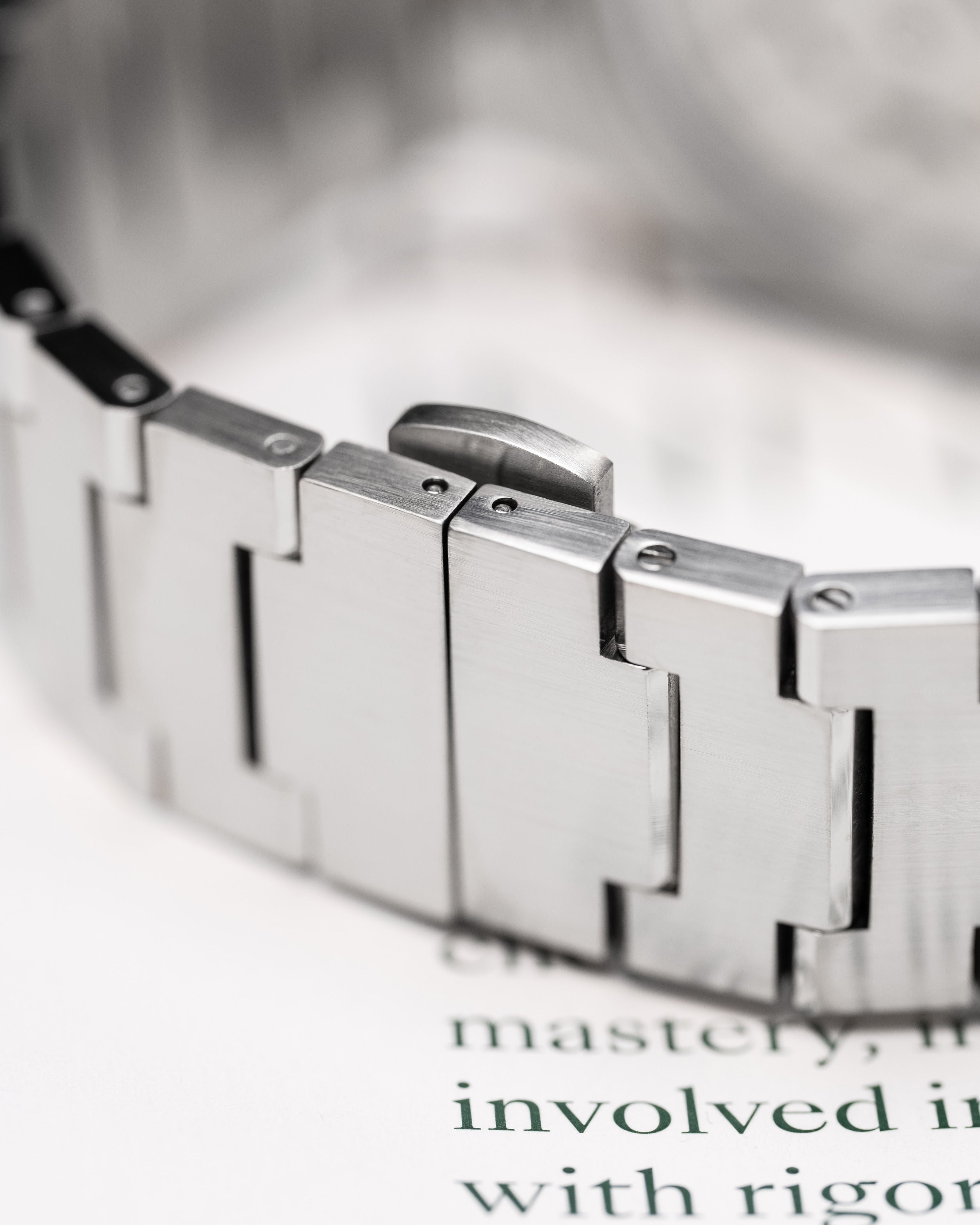 Custom Seiko Mod – PRX With Integrated Stainless Steel Bracelet And Green Sunburst Dial