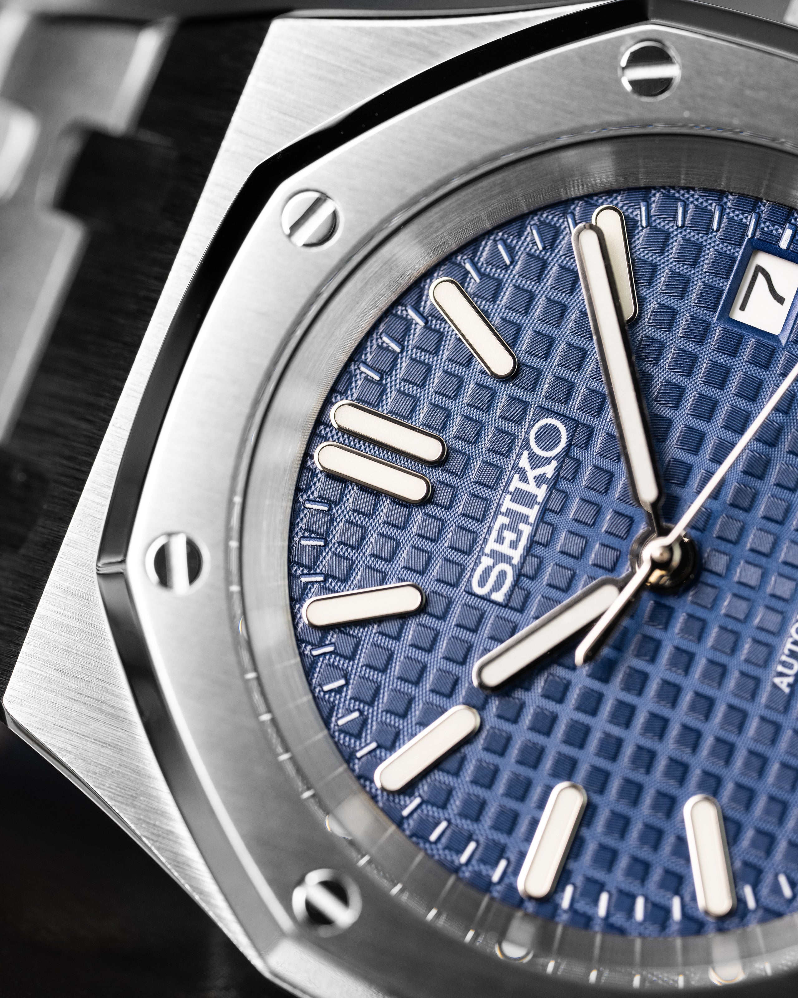 Custom Seiko Mod – Royal Oak Ap Homage With Brushed Stainless Steel Integrated Bracelet Blue Waffle-Textured Tapisserie Dial And Octagonal Bezel10