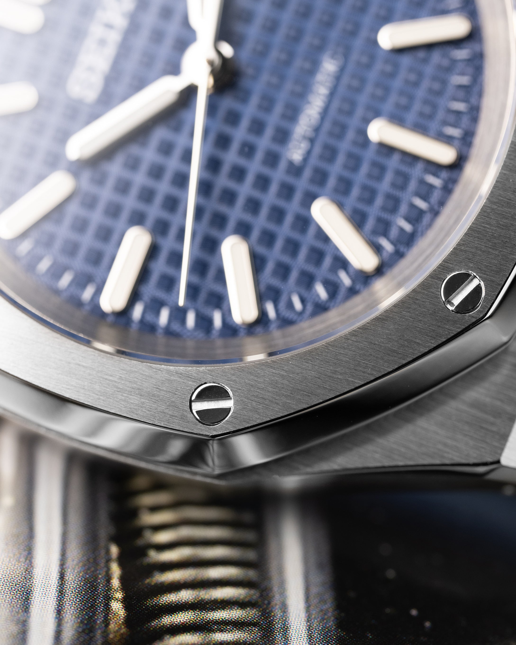 Custom Seiko Mod – Royal Oak Ap Homage With Brushed Stainless Steel Integrated Bracelet Blue Waffle-Textured Tapisserie Dial And Octagonal Bezel12
