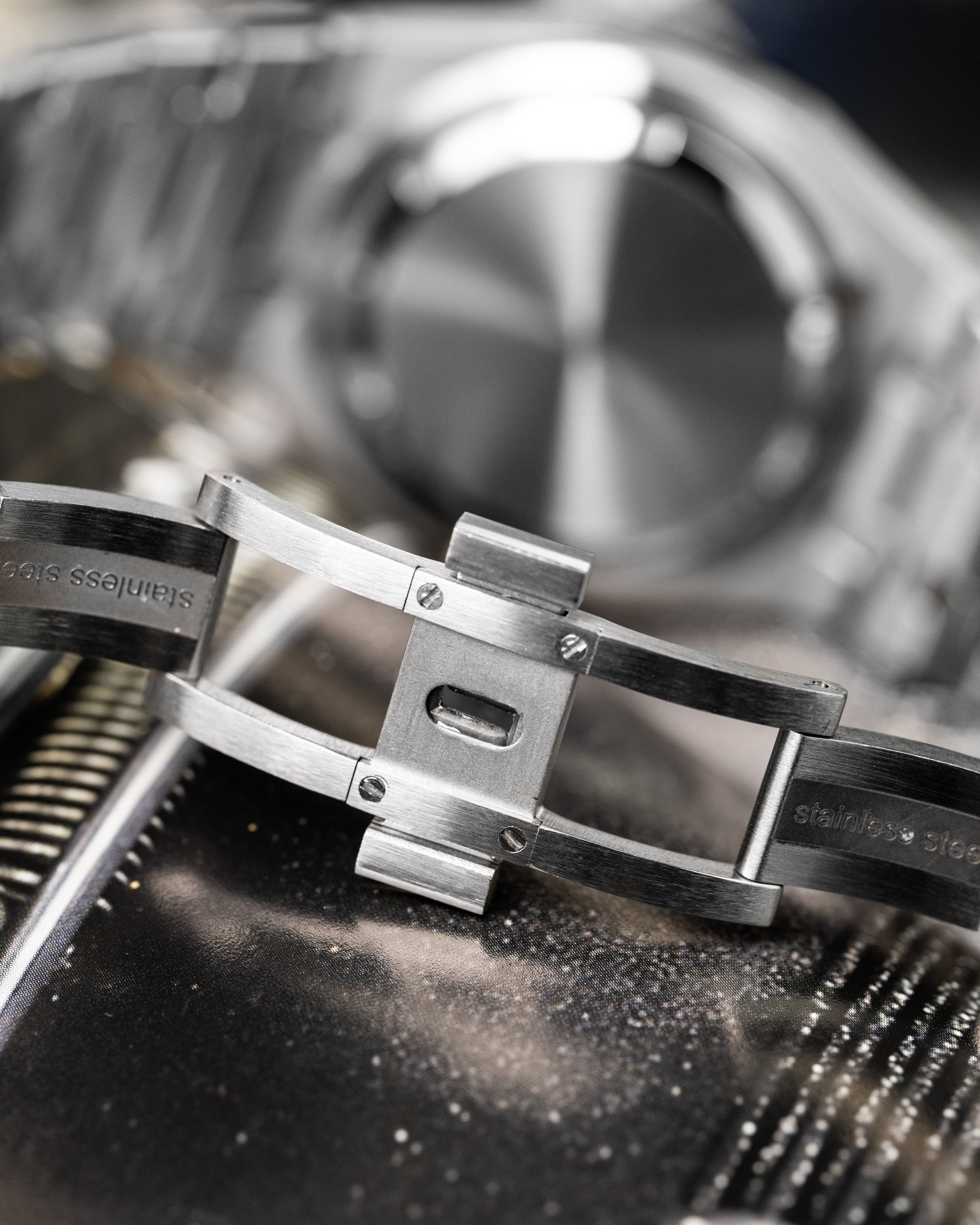 Custom Seiko Mod – Royal Oak Ap Homage With Brushed Stainless Steel Integrated Bracelet Blue Waffle-Textured Tapisserie Dial And Octagonal Bezel13